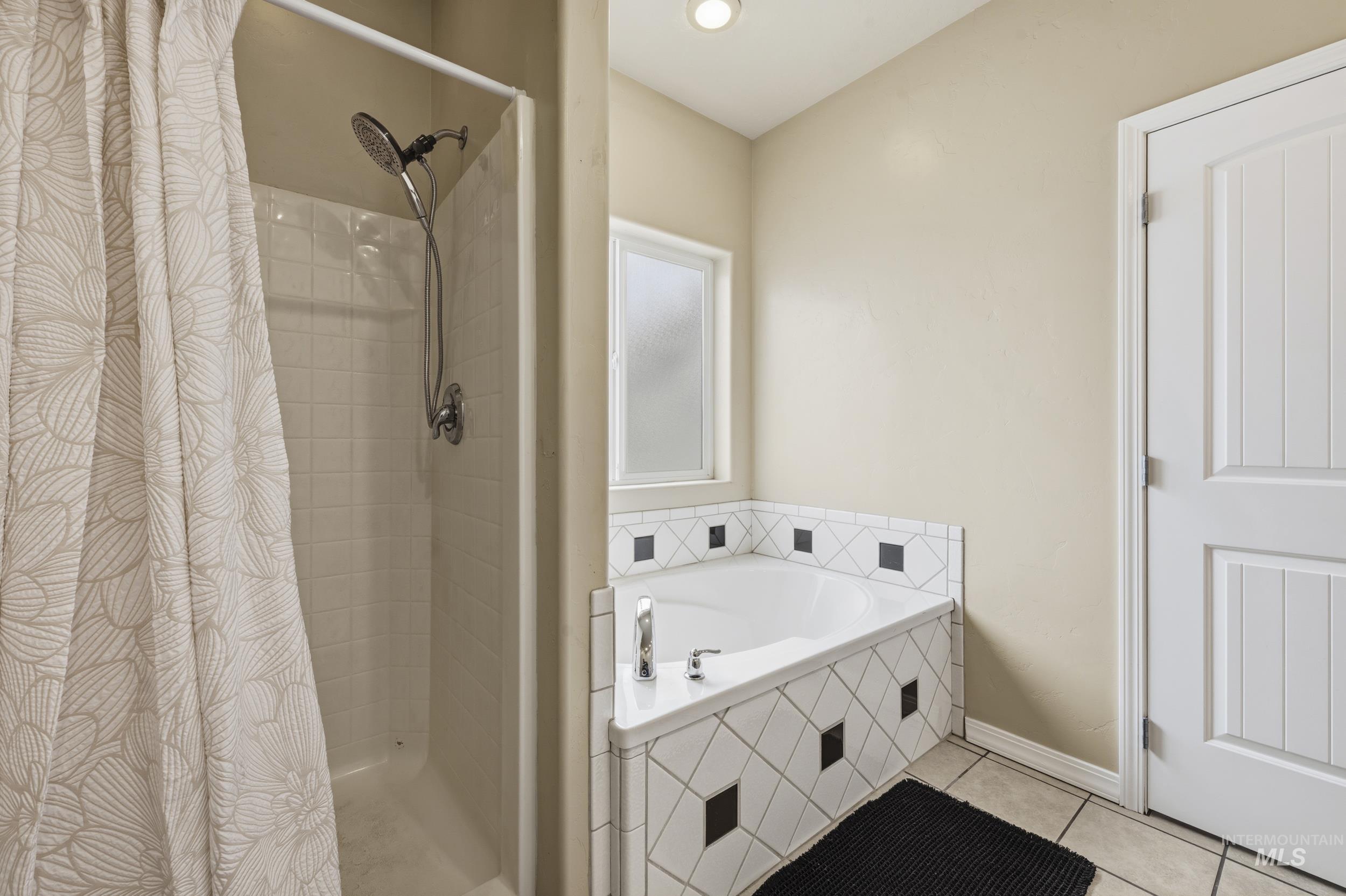 1101 Pioneer Way Property Photo 27