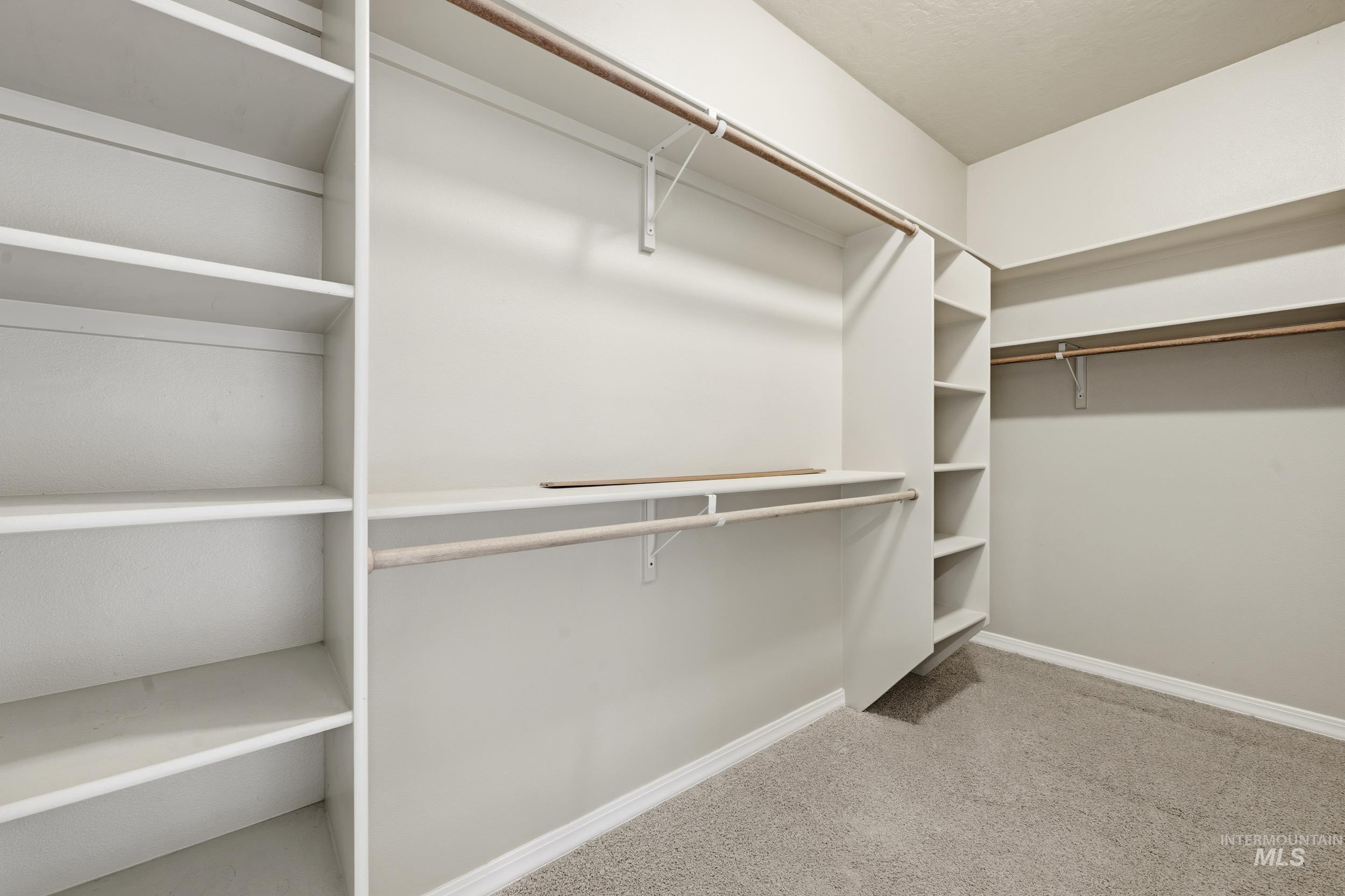 1101 Pioneer Way Property Photo 28