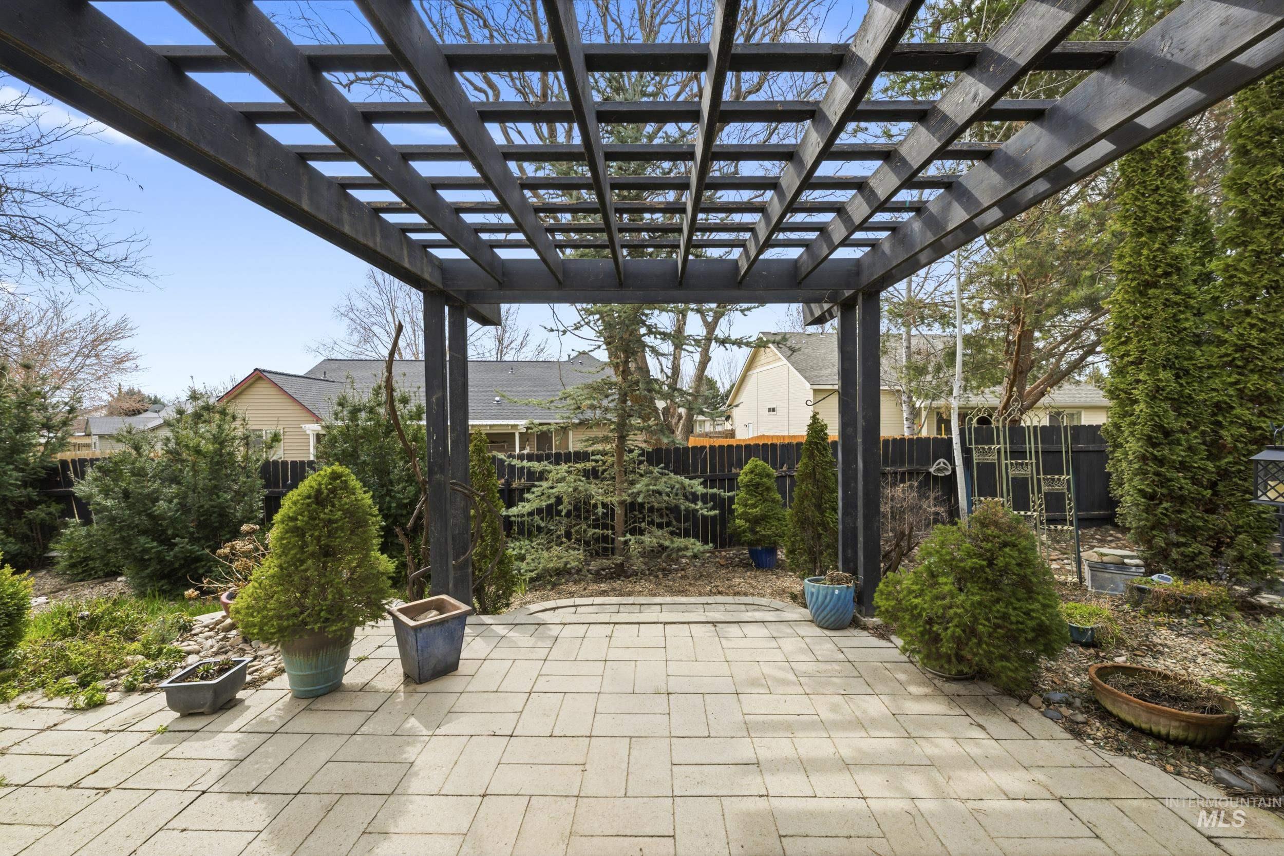 1101 Pioneer Way Property Photo 33