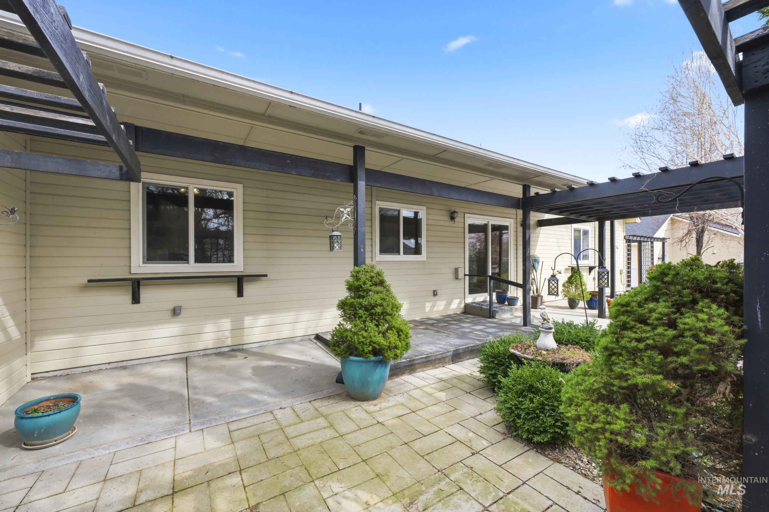 1101 Pioneer Way Property Photo 34