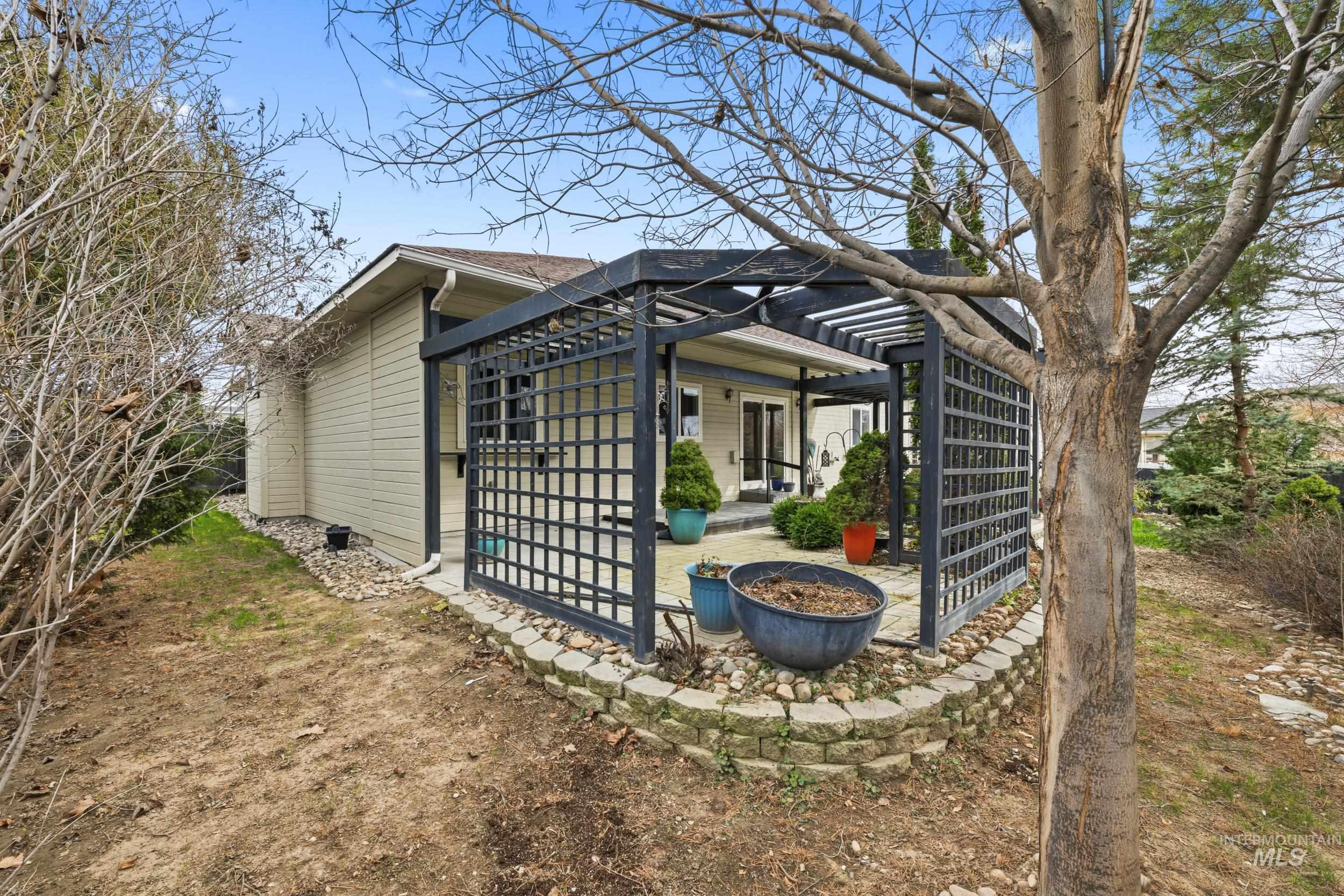 1101 Pioneer Way Property Photo 35