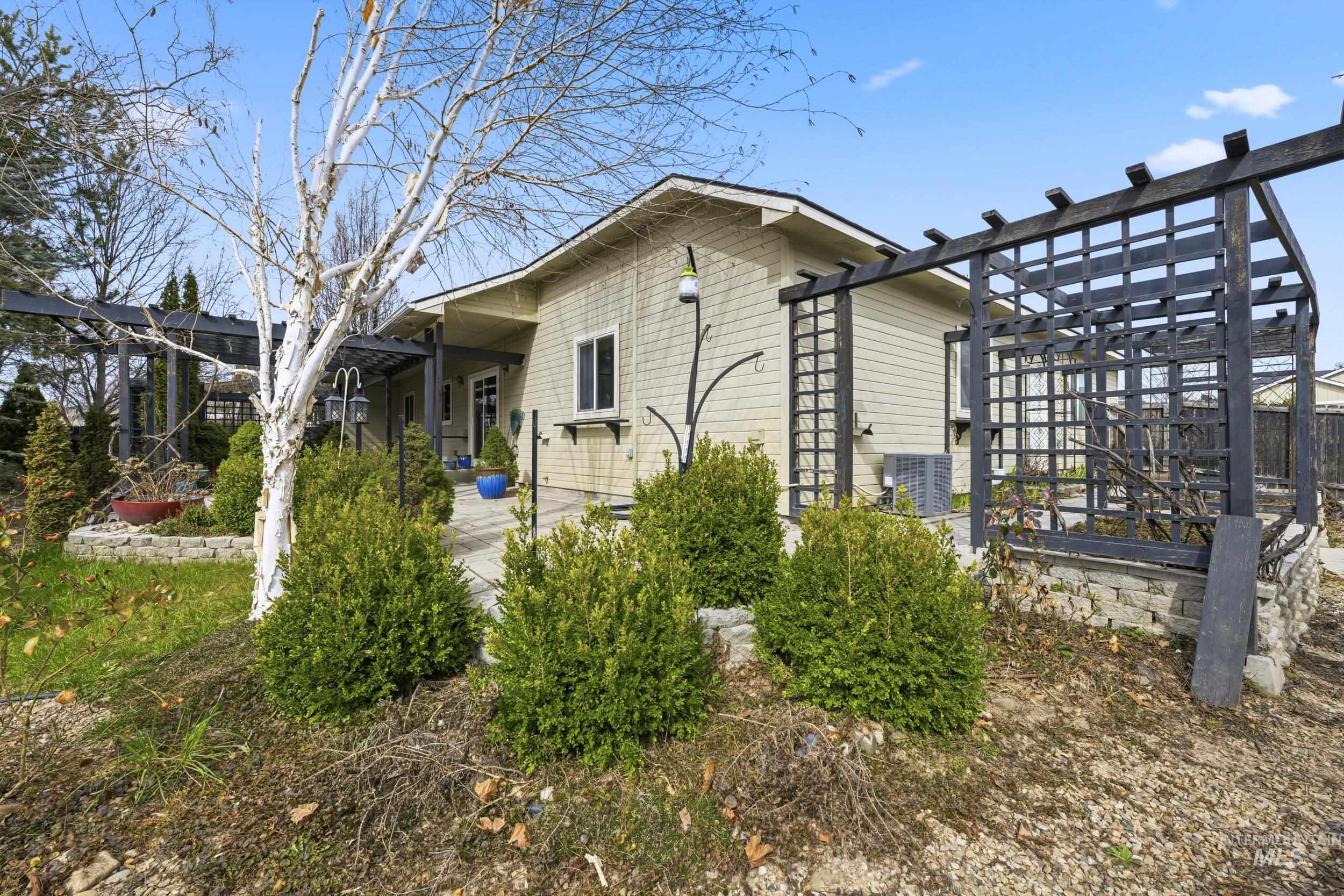 1101 Pioneer Way Property Photo 38