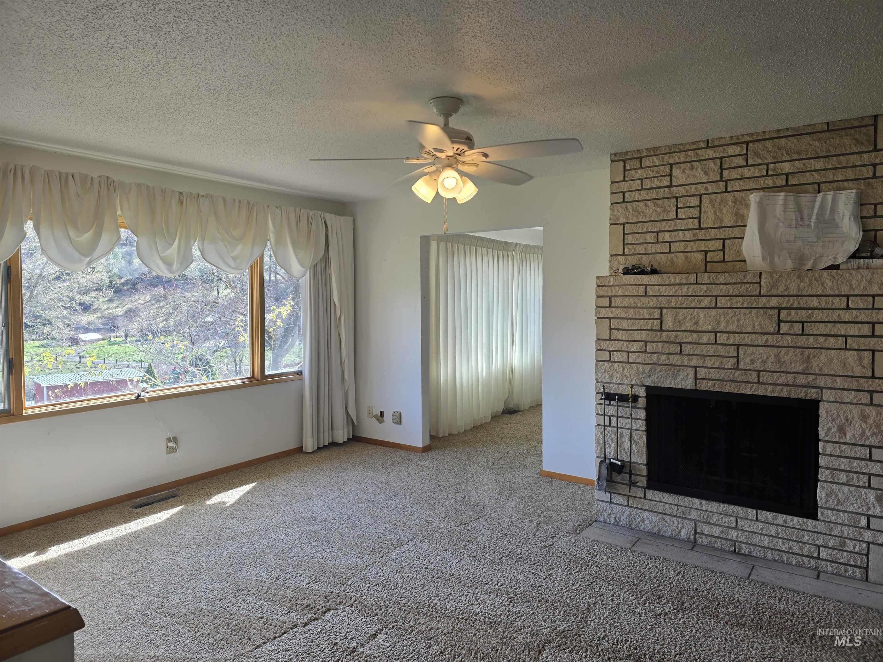 367 Woodland Rd Property Photo 6