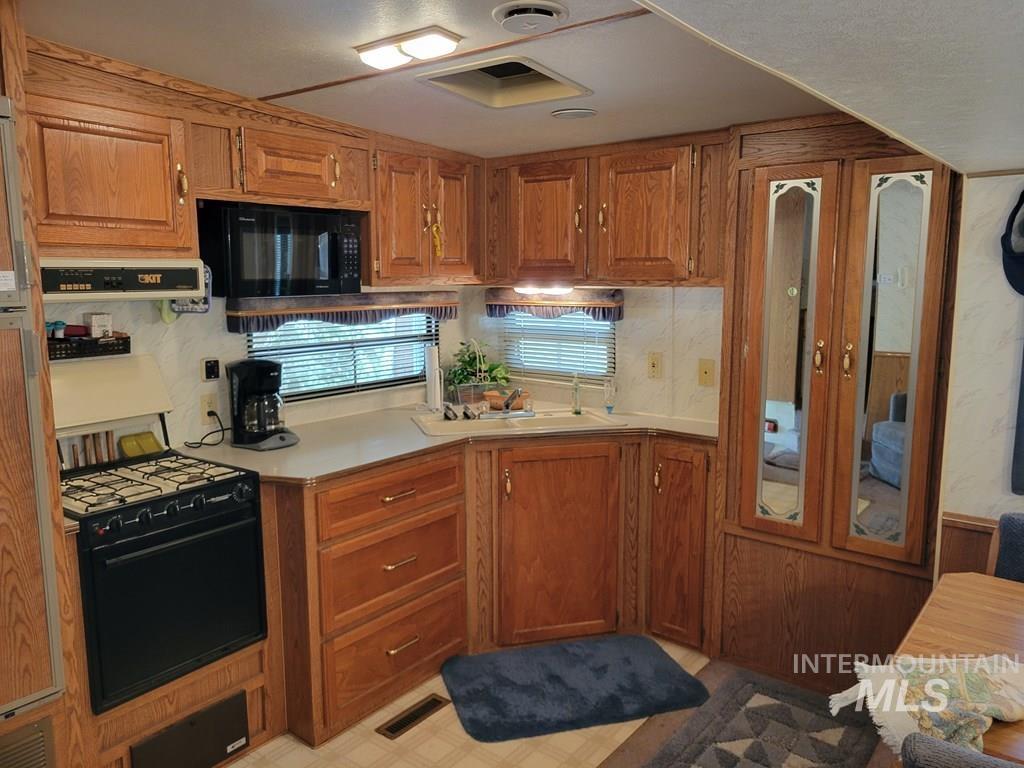 12851 Aurora Drive Property Photo 10