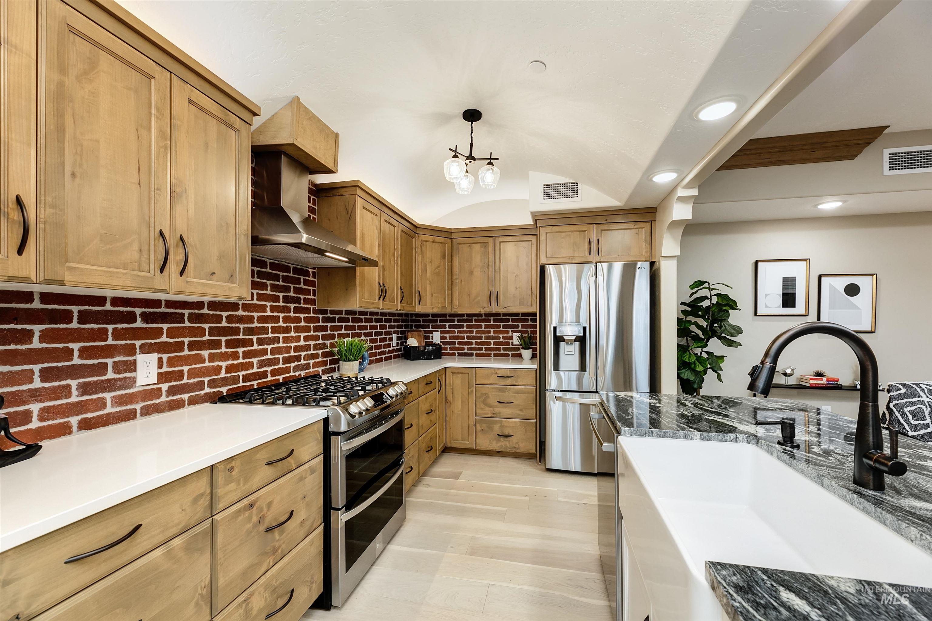 79 W Aikens Street Property Photo 16