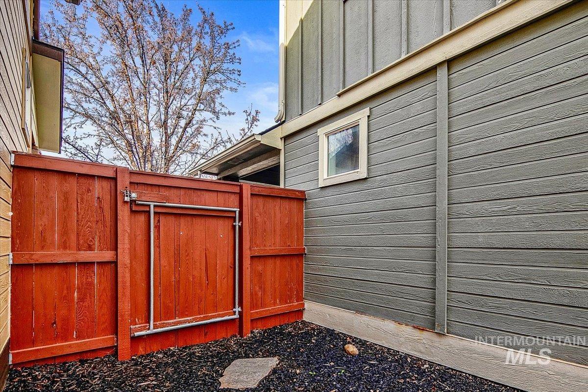4494 S Axiom Property Photo 30