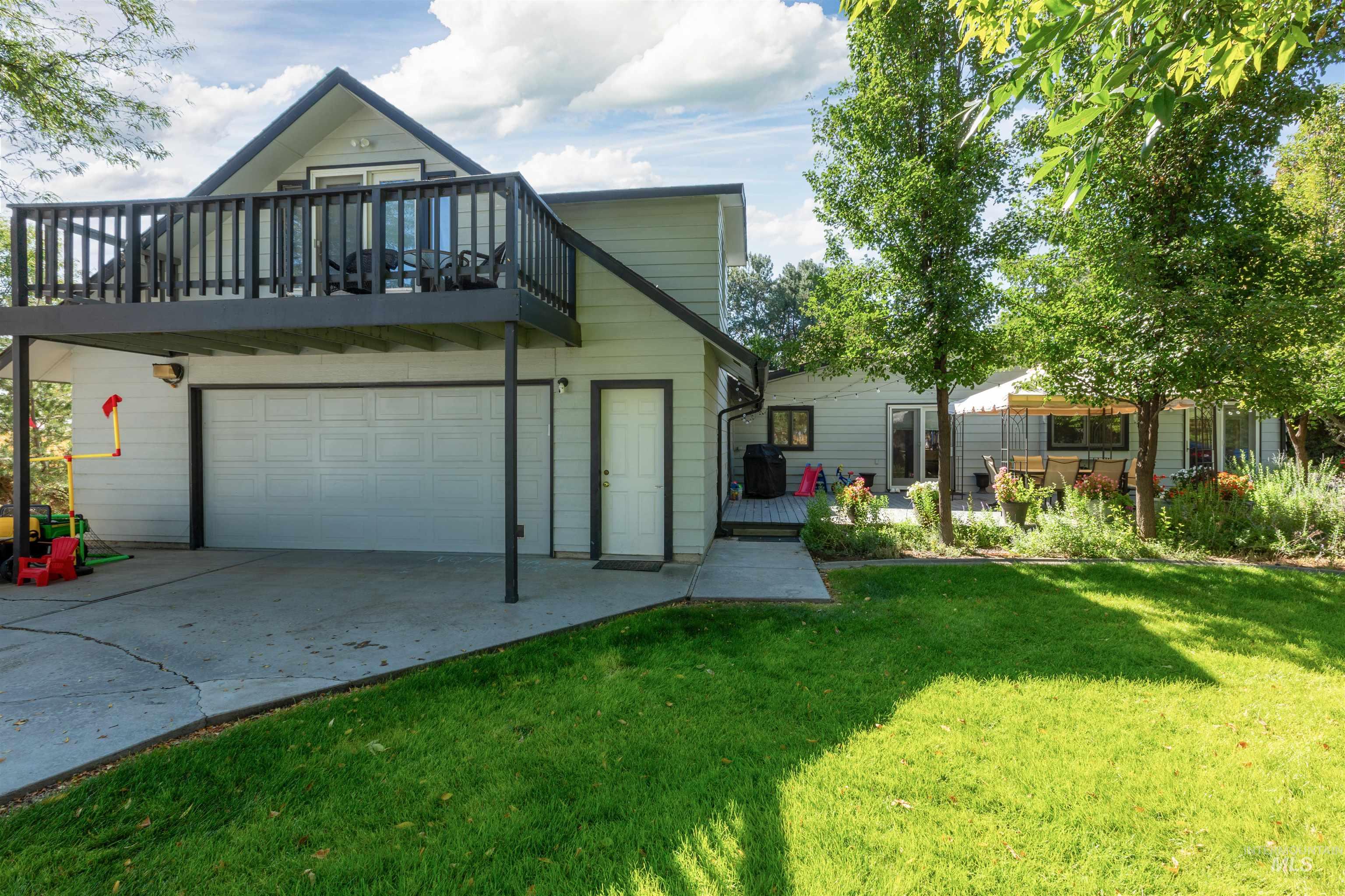 150 E Hubbard Property Photo 4