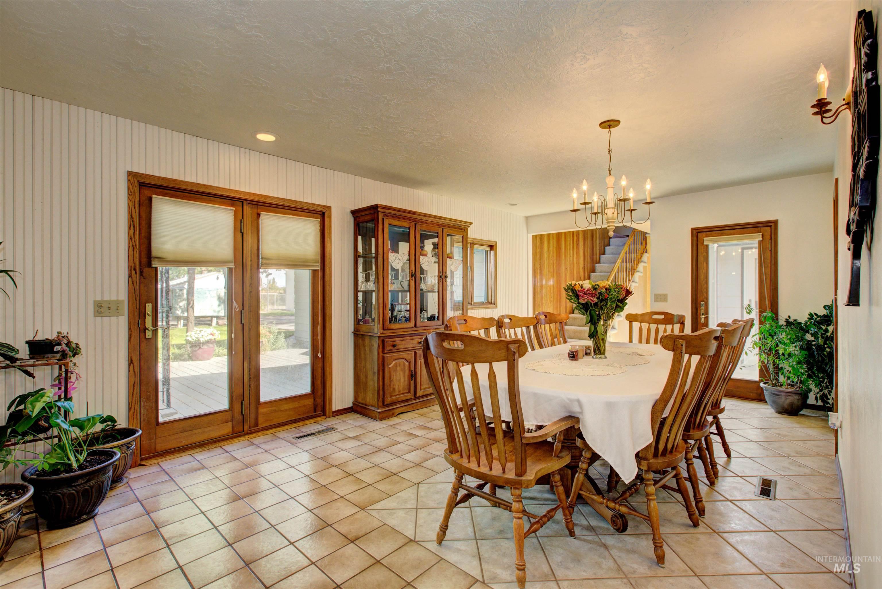 150 E Hubbard Property Photo 7