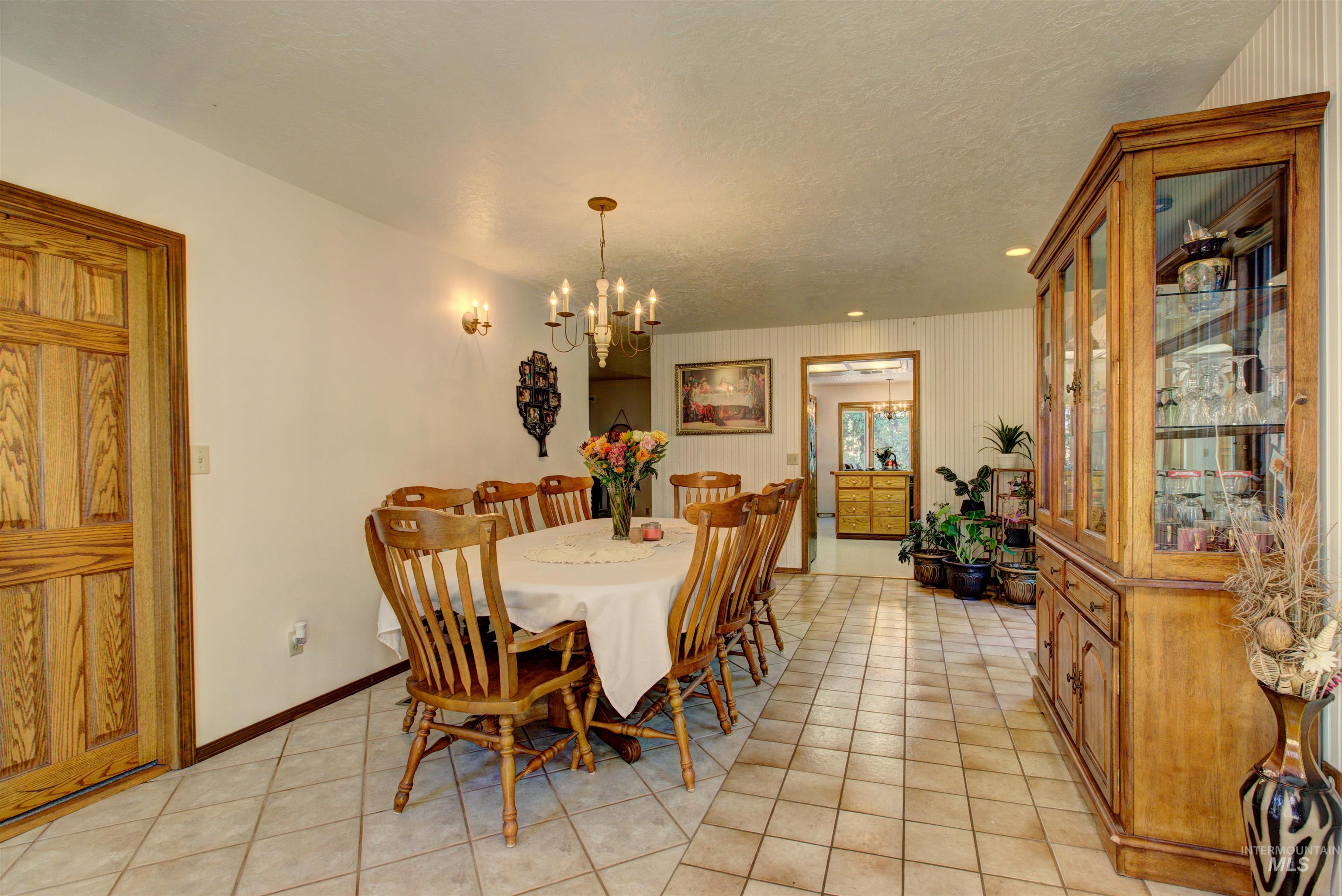 150 E Hubbard Property Photo 8