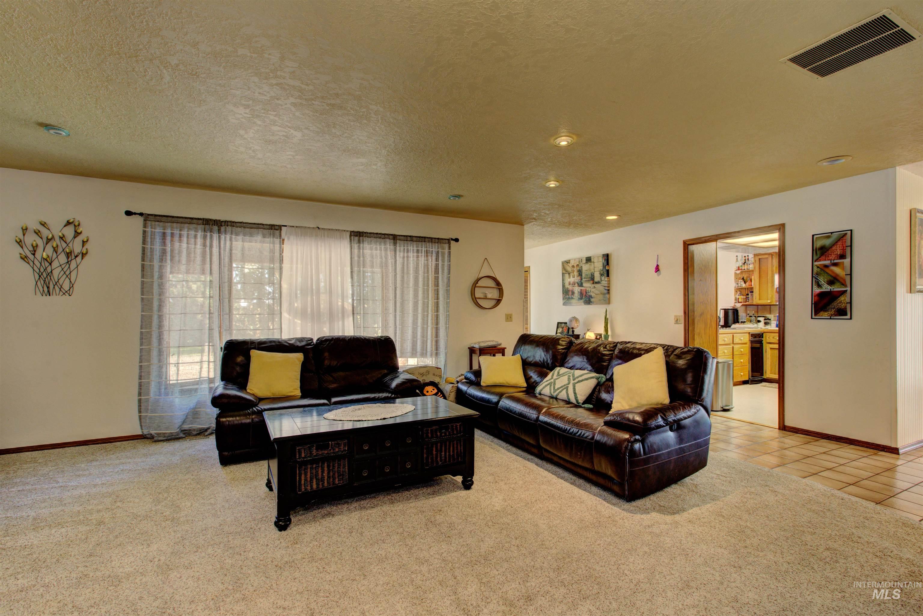 150 E Hubbard Property Photo 14