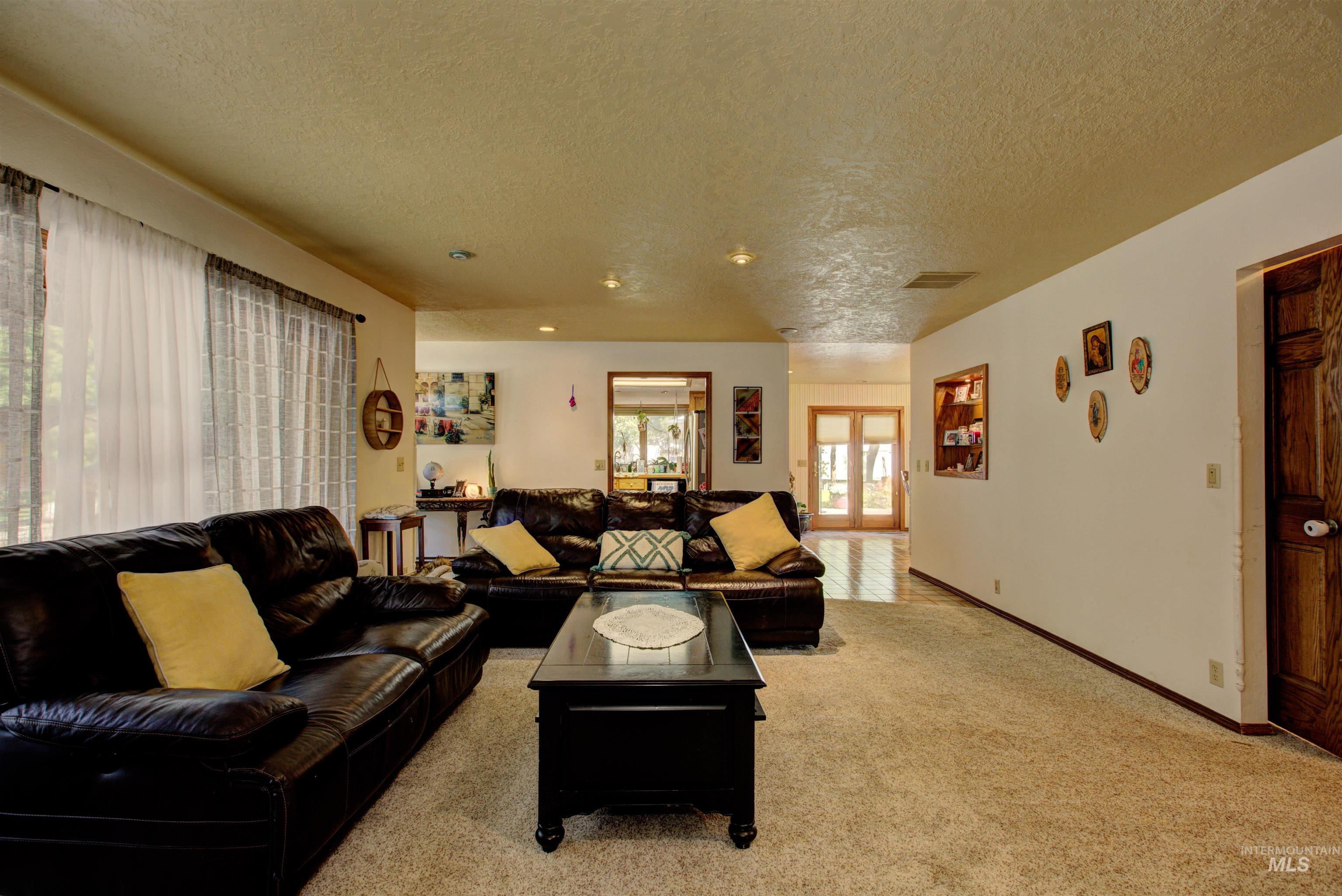 150 E Hubbard Property Photo 15