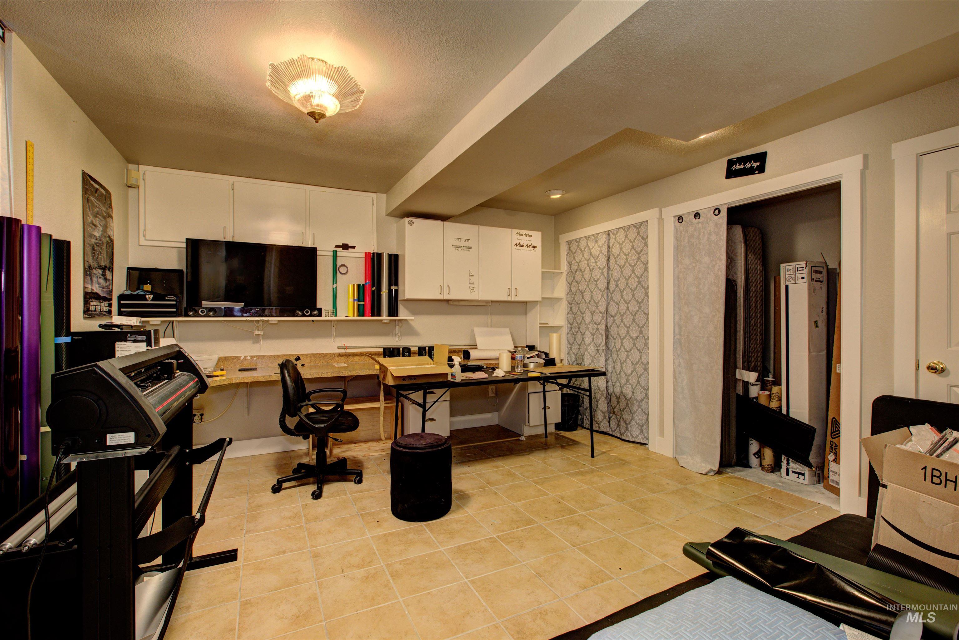 150 E Hubbard Property Photo 25