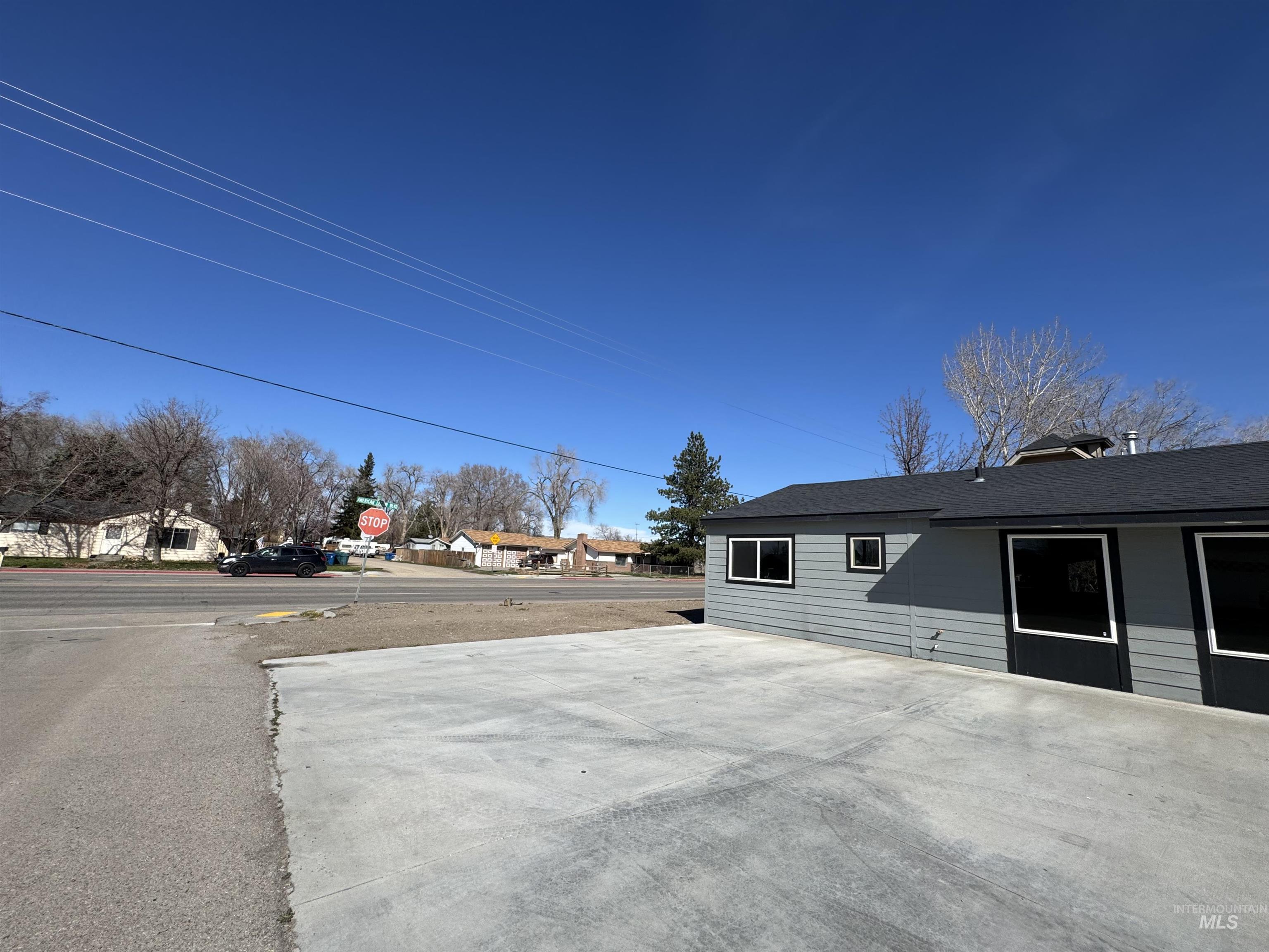 190 Roosevelt St Property Photo 4