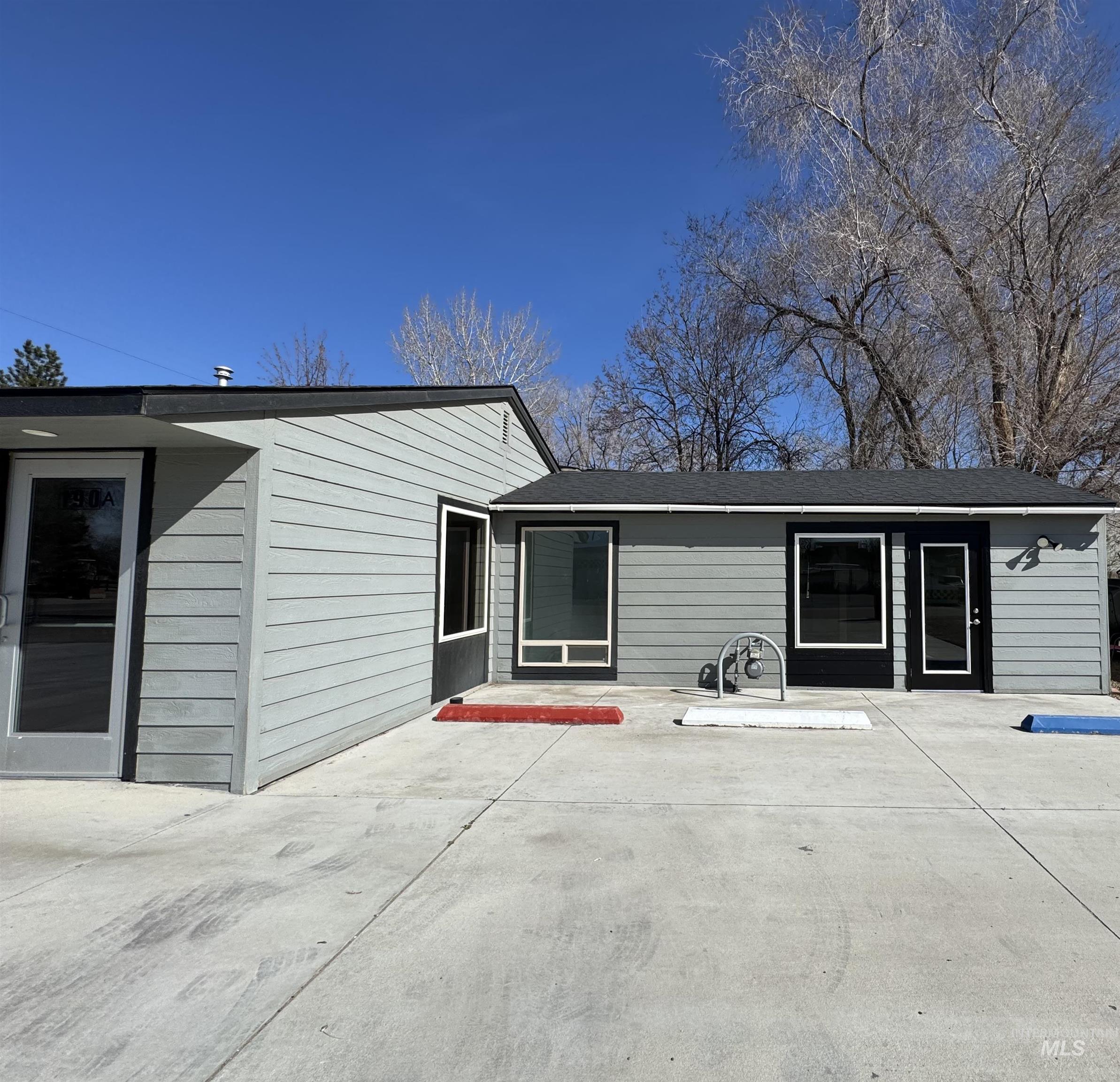 190 Roosevelt St Property Photo 5