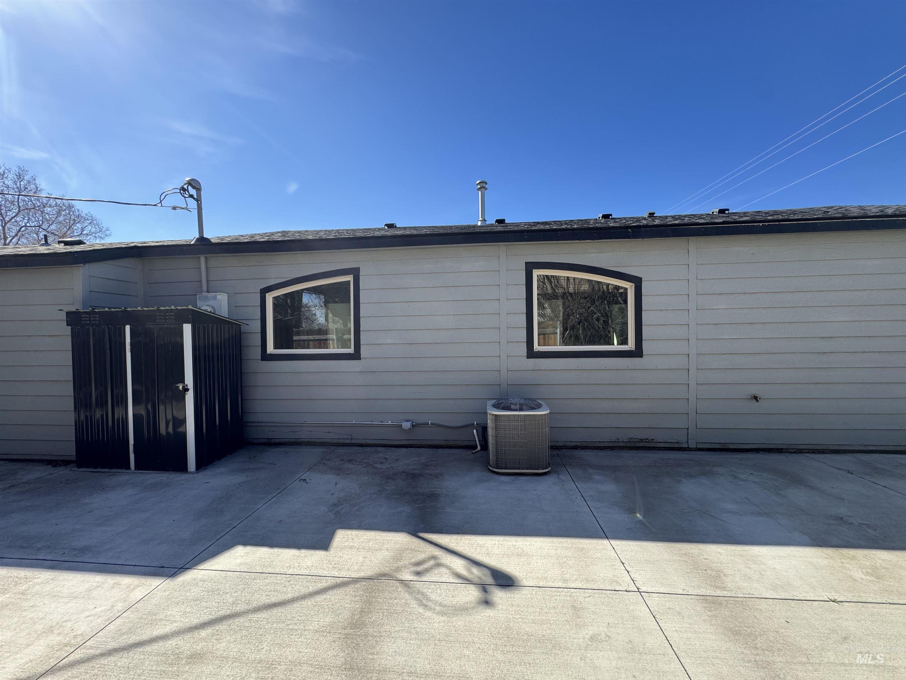 190 Roosevelt St Property Photo 13