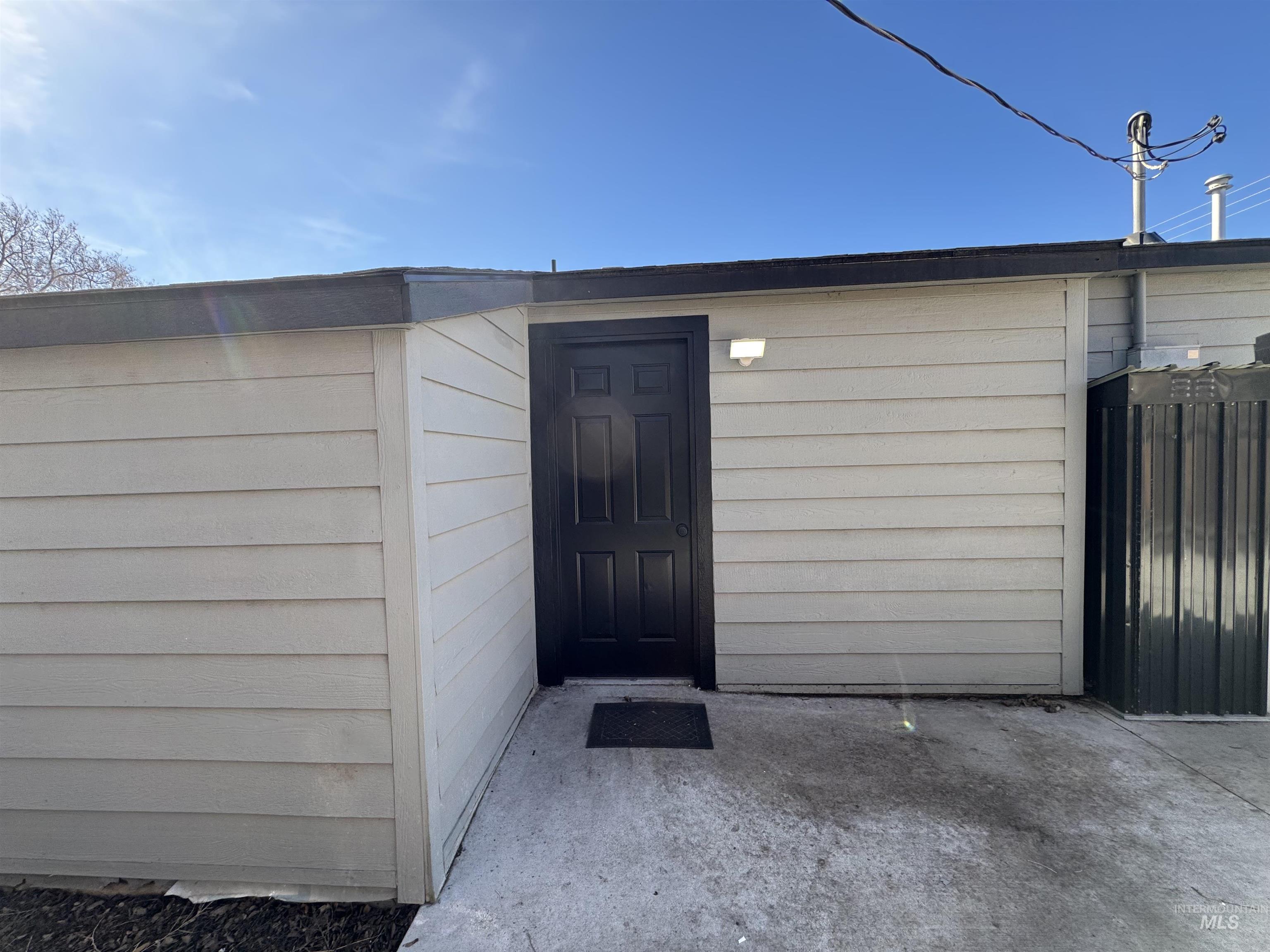 190 Roosevelt St Property Photo 15