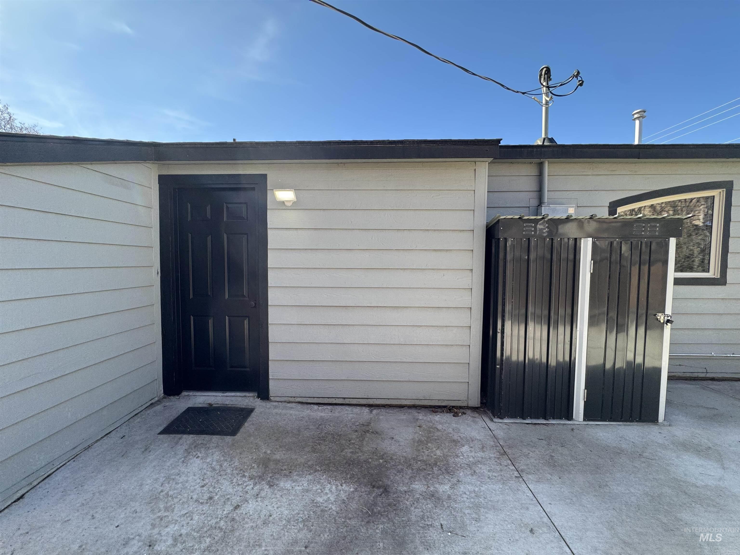 190 Roosevelt St Property Photo 16