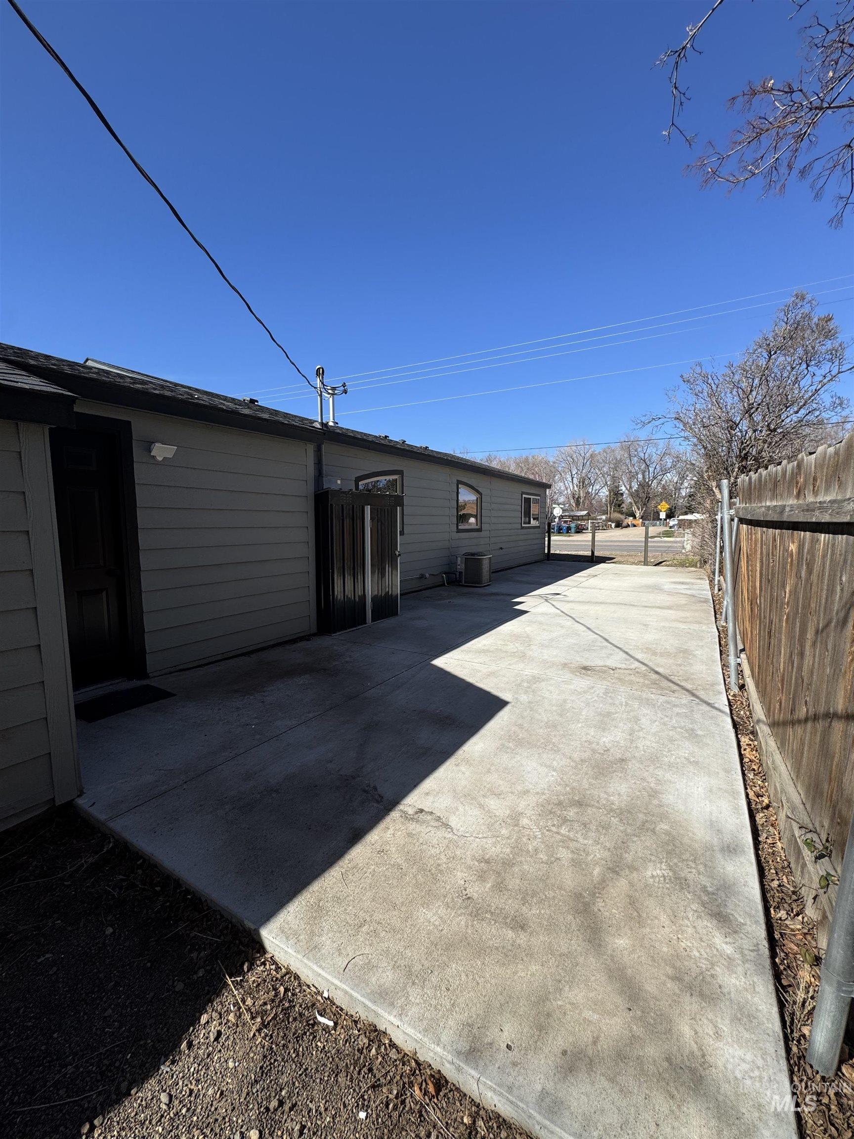 190 Roosevelt St Property Photo 17