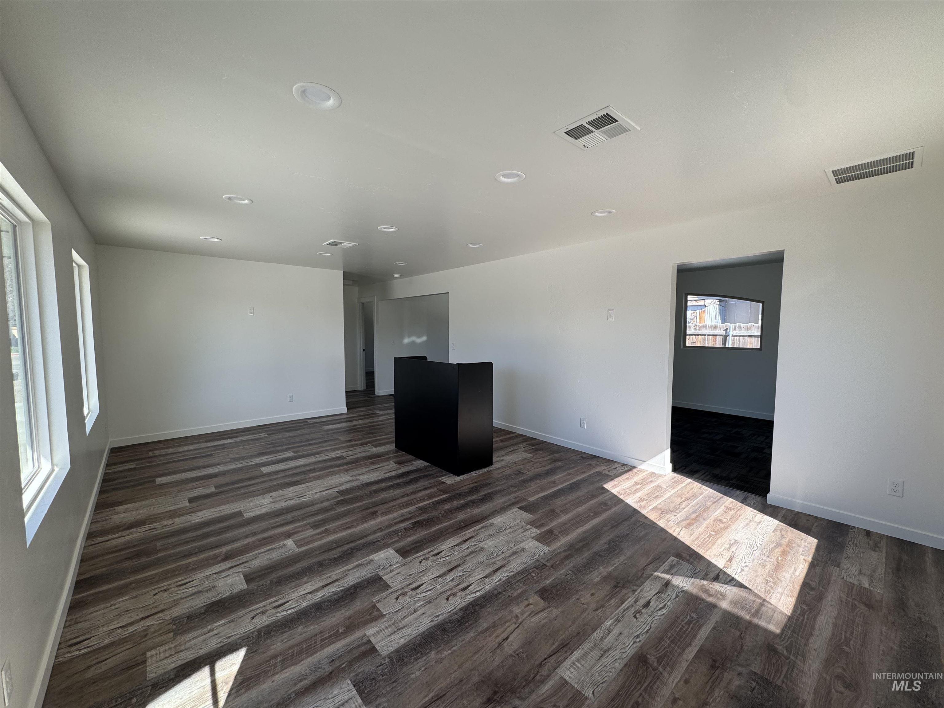 190 Roosevelt St Property Photo 22