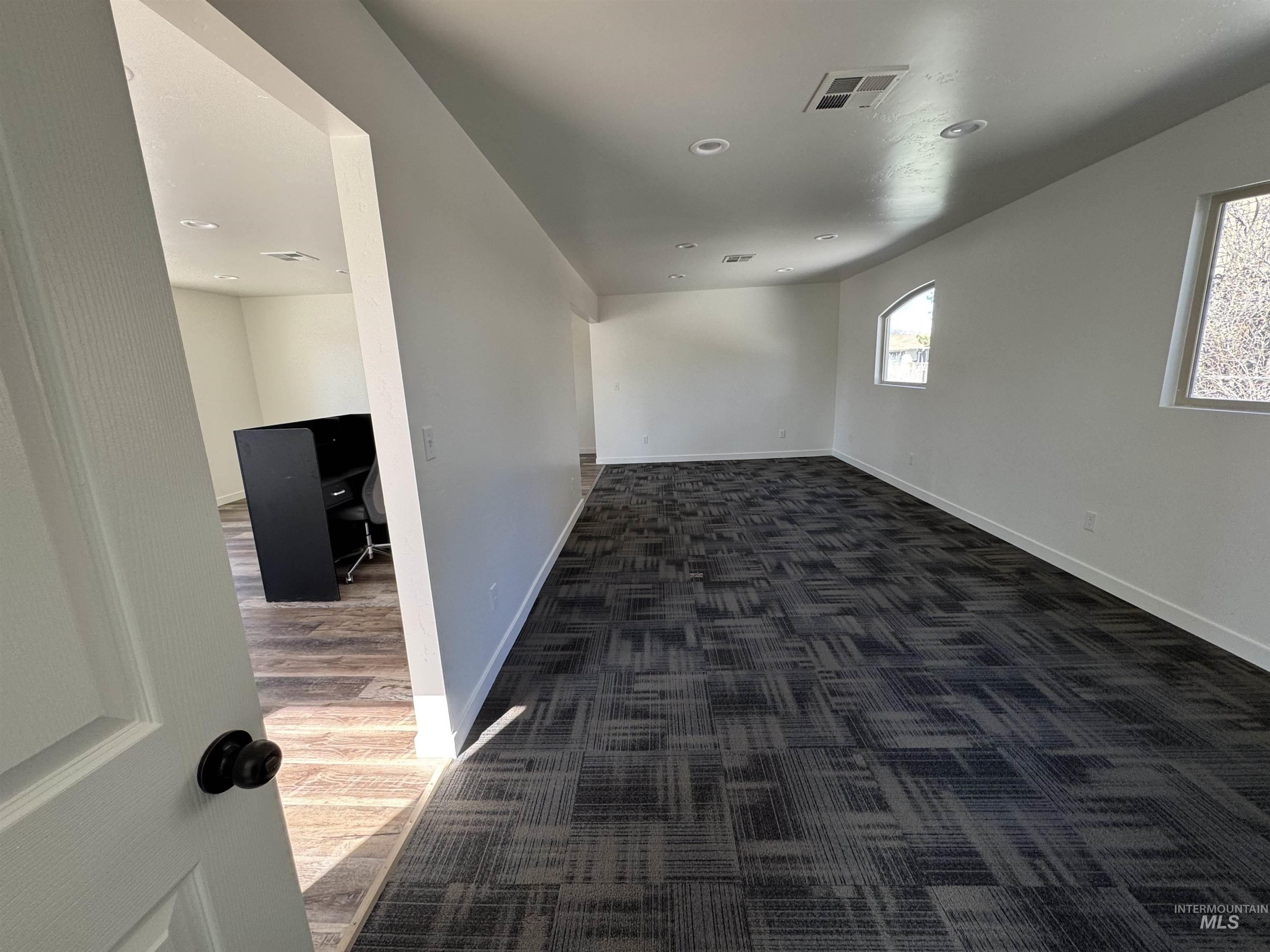 190 Roosevelt St Property Photo 23
