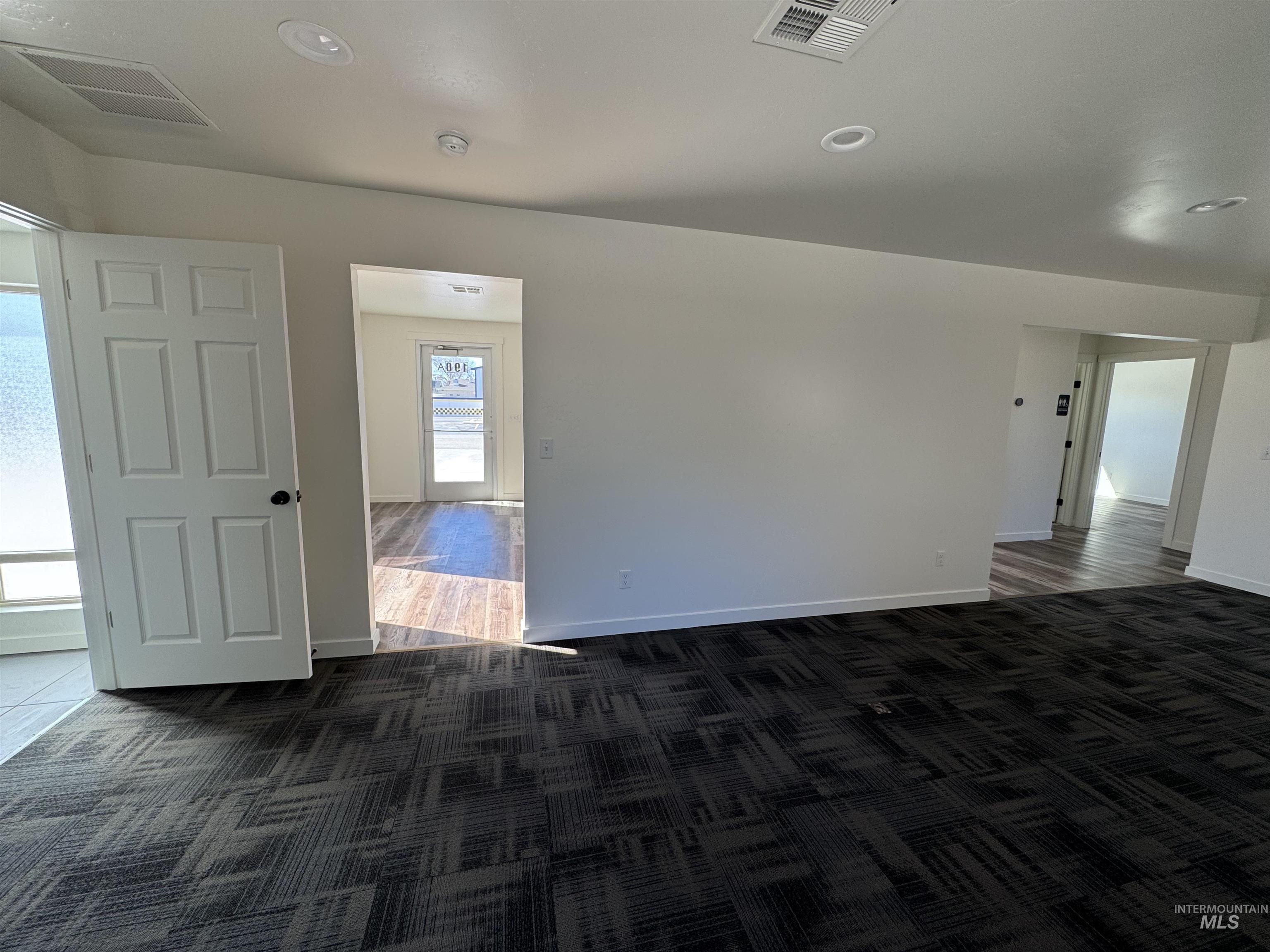 190 Roosevelt St Property Photo 24