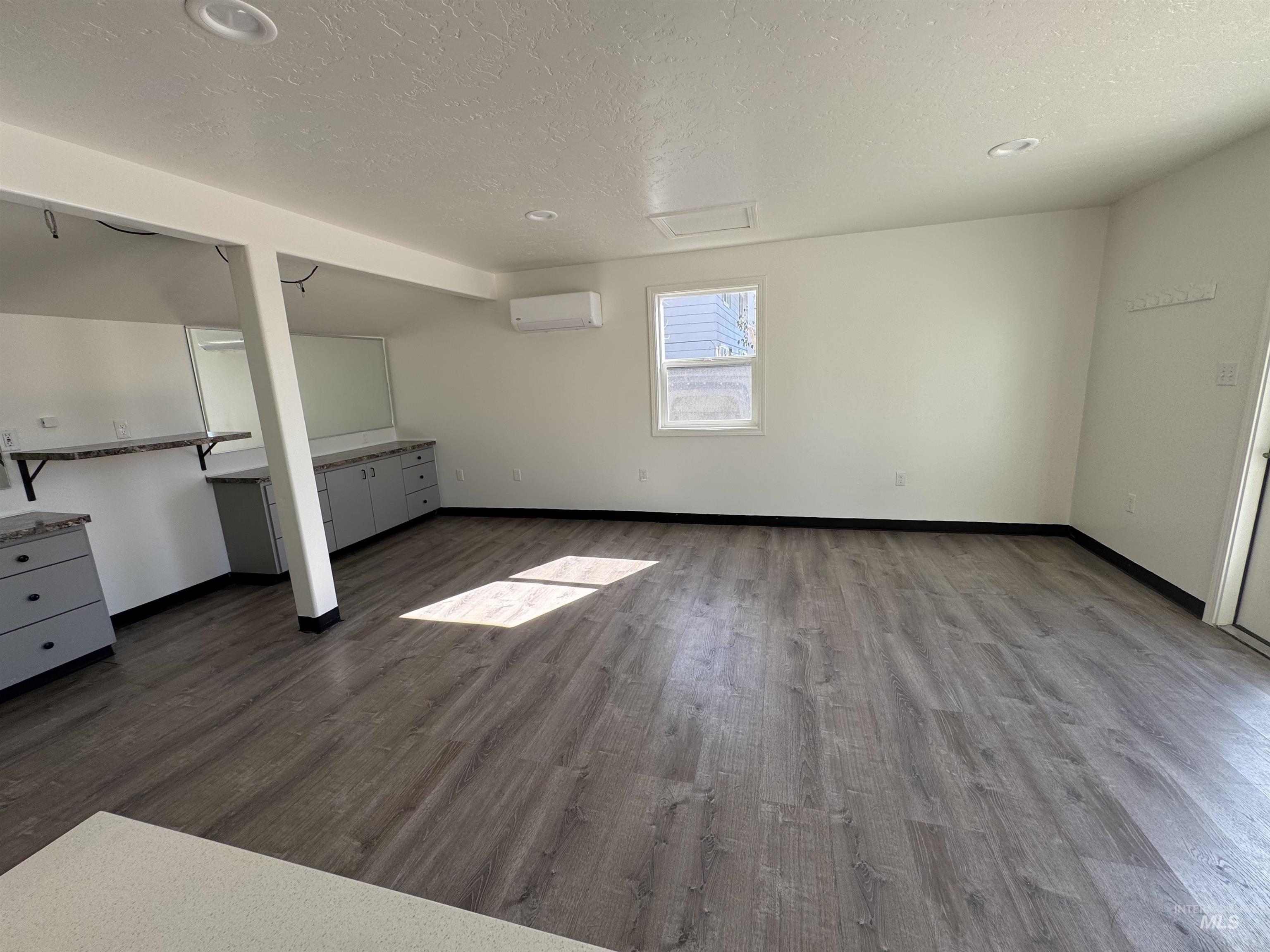190 Roosevelt St Property Photo 26