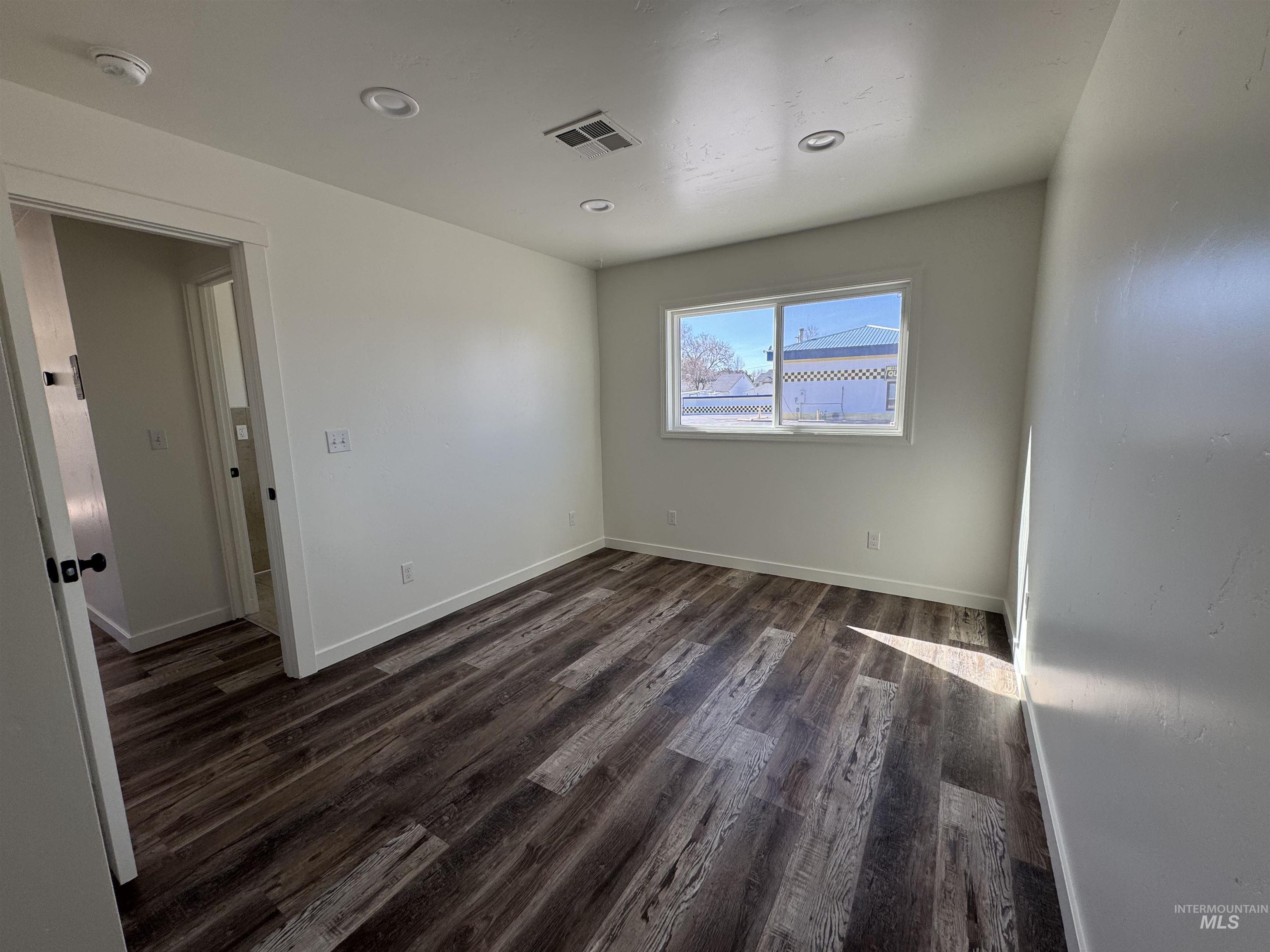 190 Roosevelt St Property Photo 31