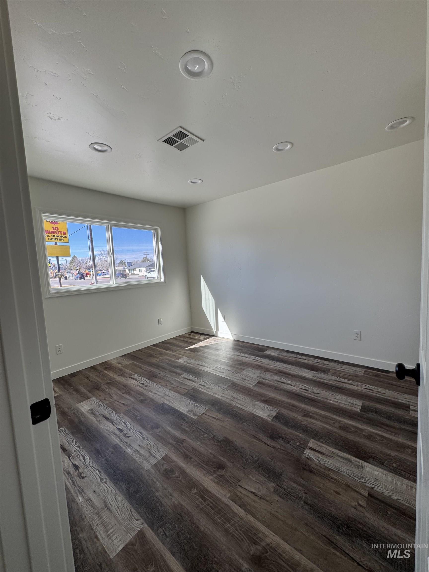 190 Roosevelt St Property Photo 35