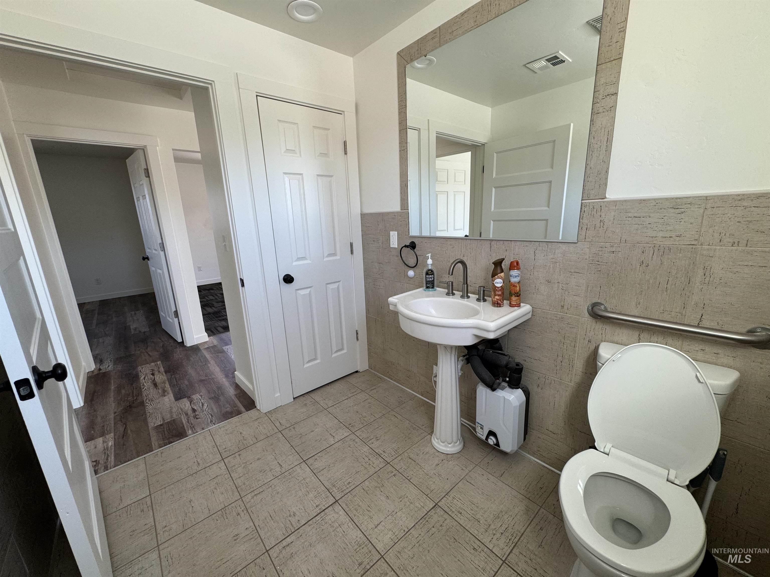 190 Roosevelt St Property Photo 40