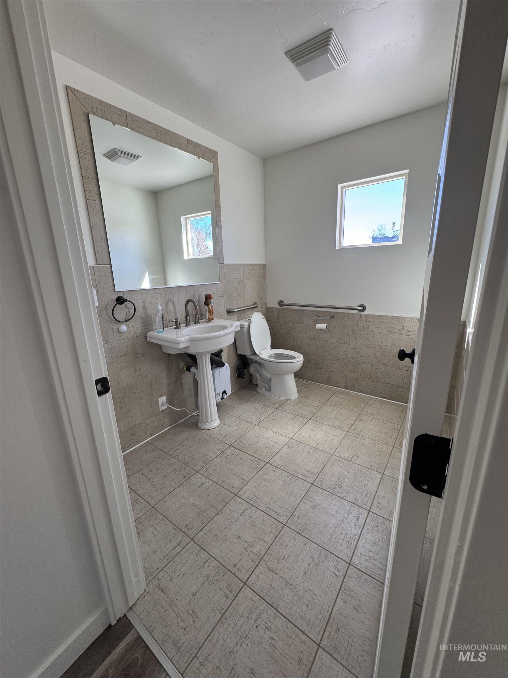 190 Roosevelt St Property Photo 42