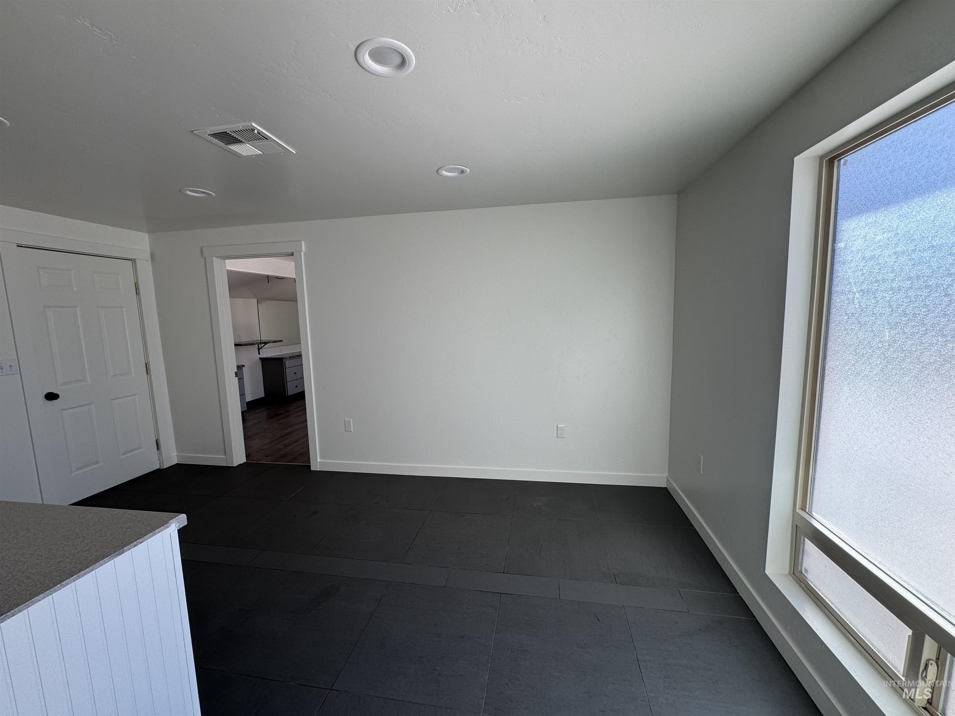 190 Roosevelt St Property Photo 43