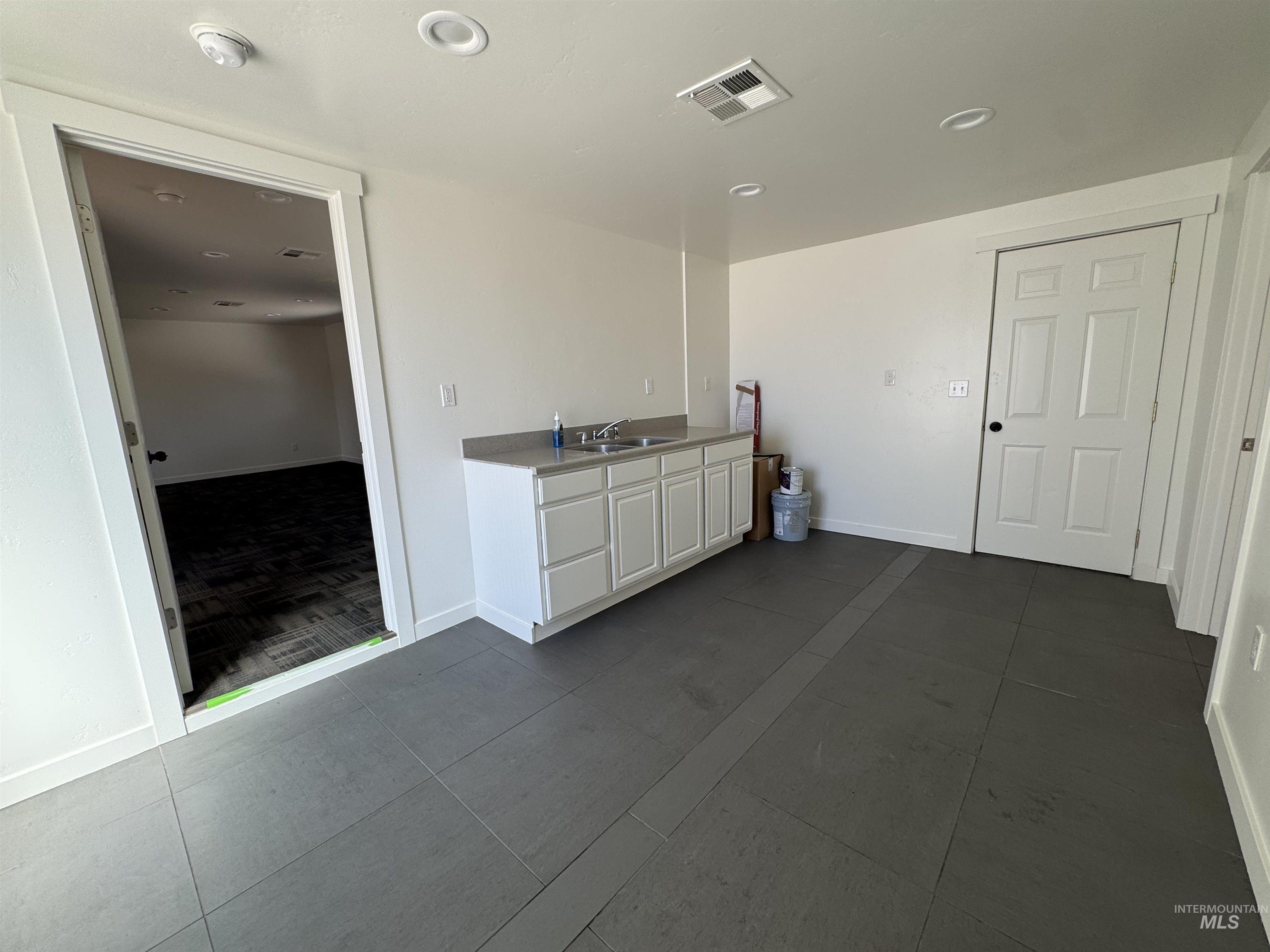190 Roosevelt St Property Photo 44