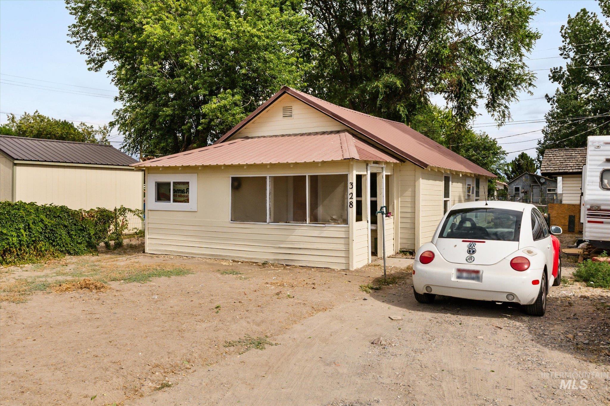 328 W Owyhee Ave Property Photo 2