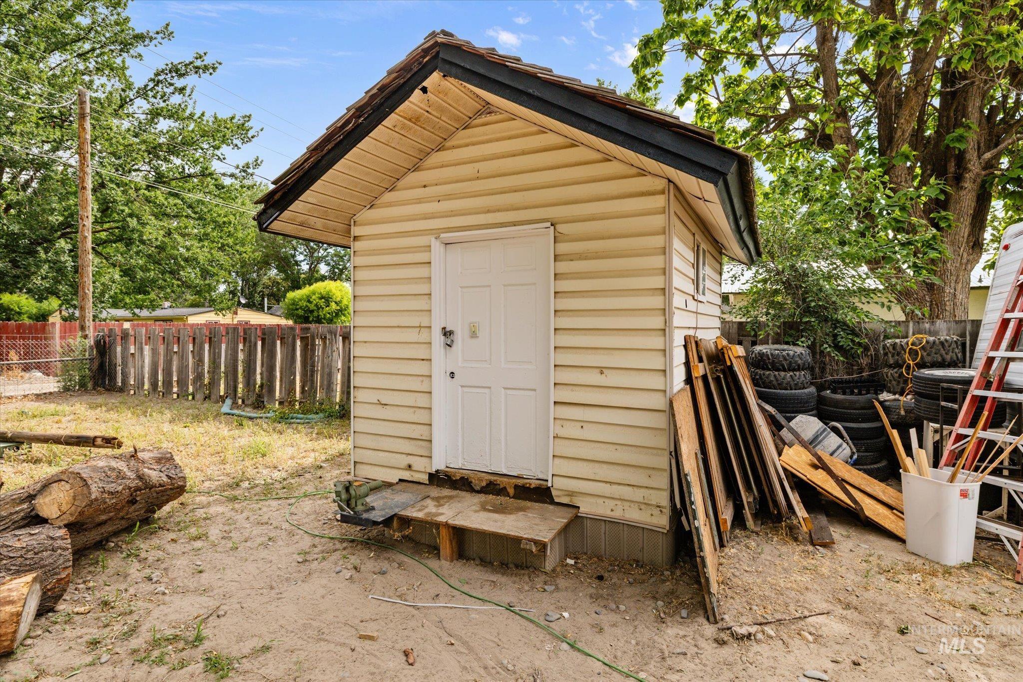 328 W Owyhee Ave Property Photo 5