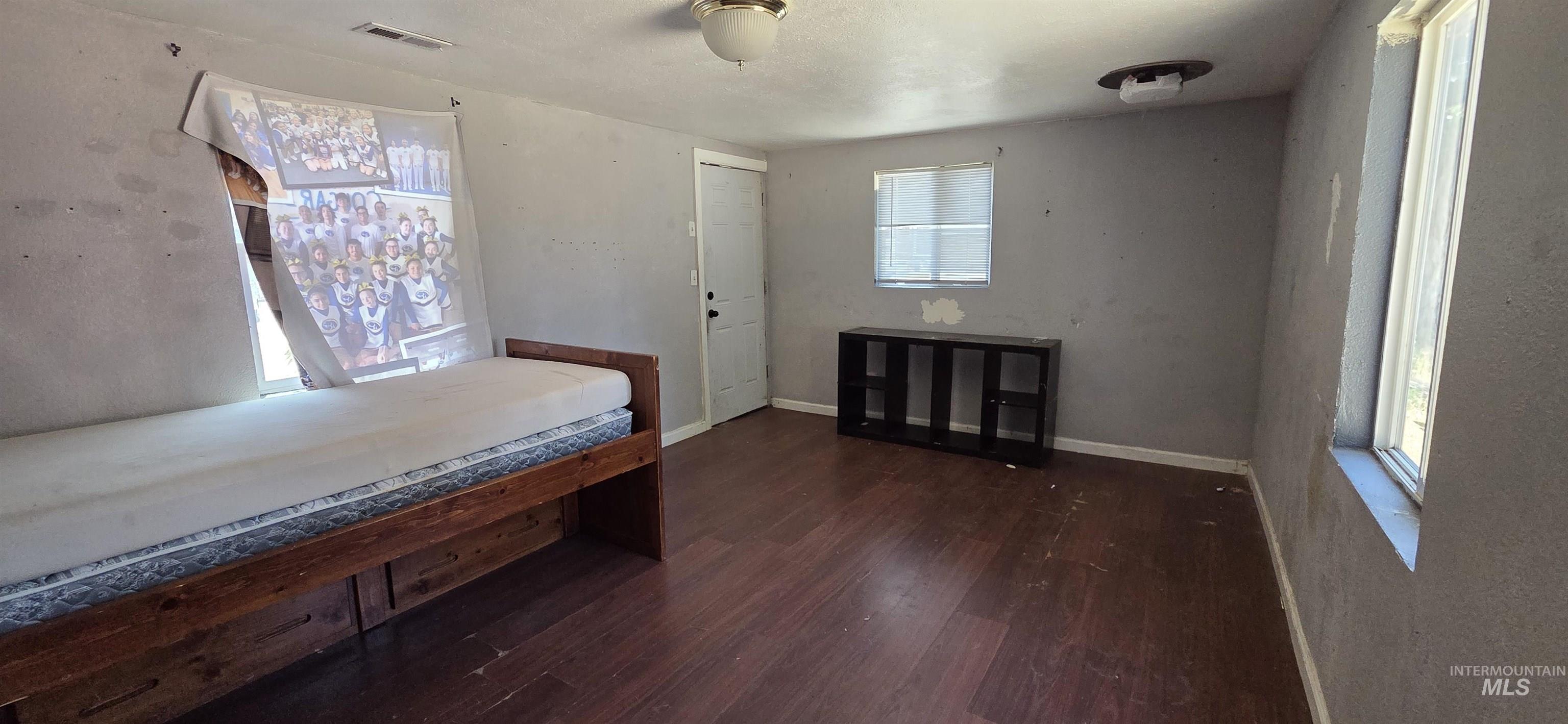 313 E Kearney St Property Photo 5