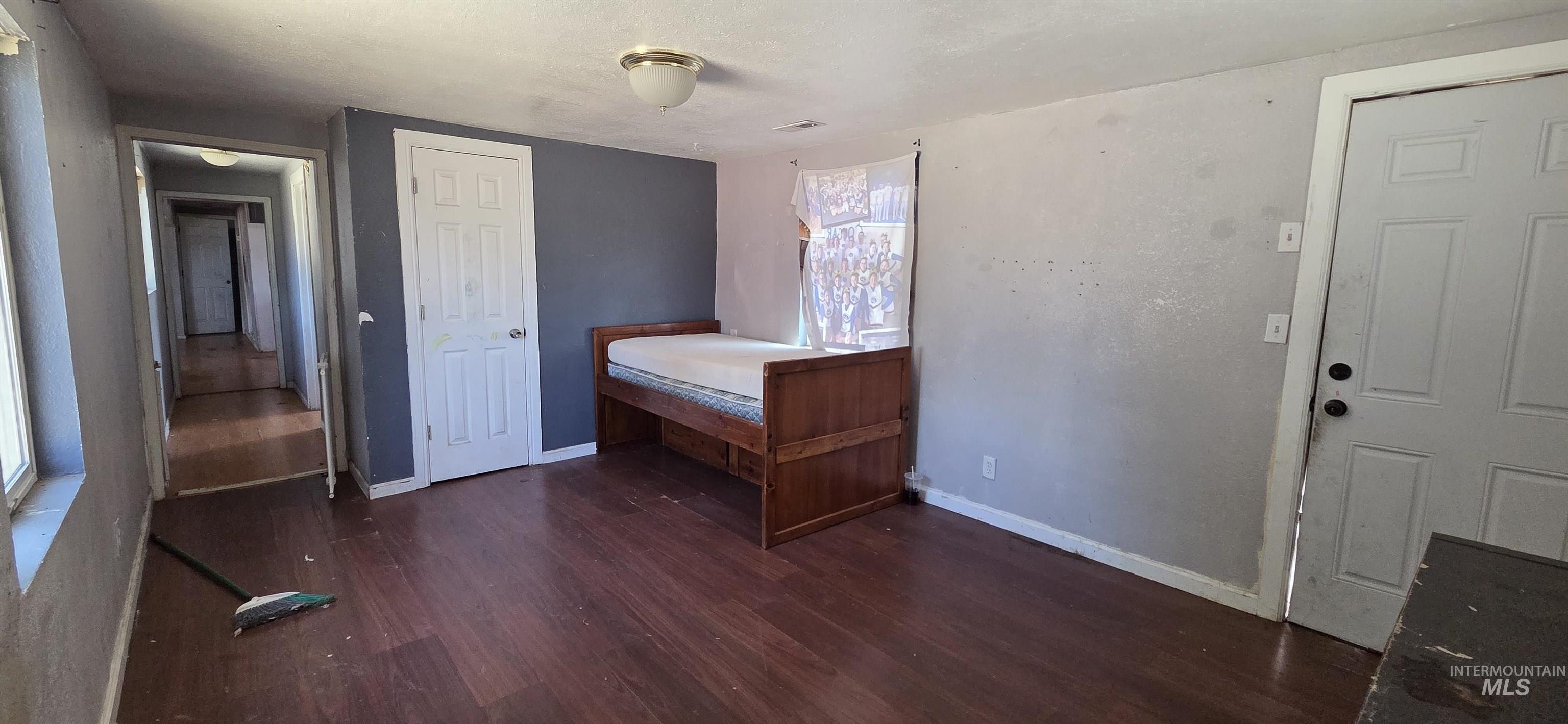 313 E Kearney St Property Photo 6