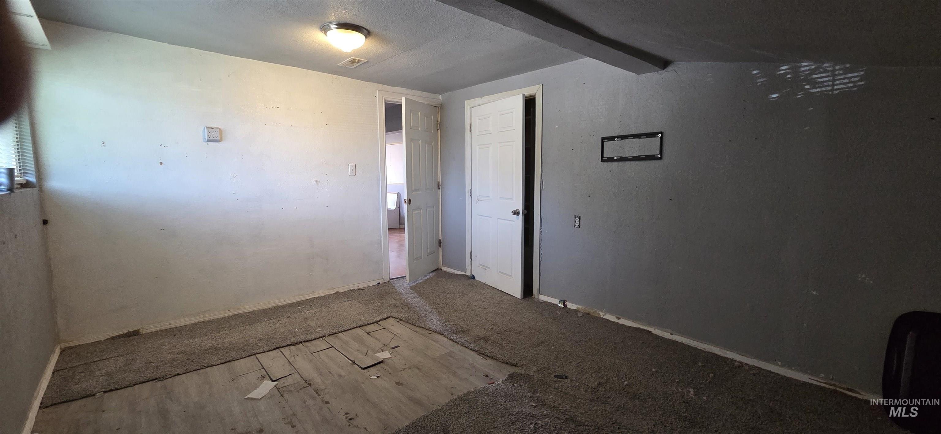 313 E Kearney St Property Photo 13
