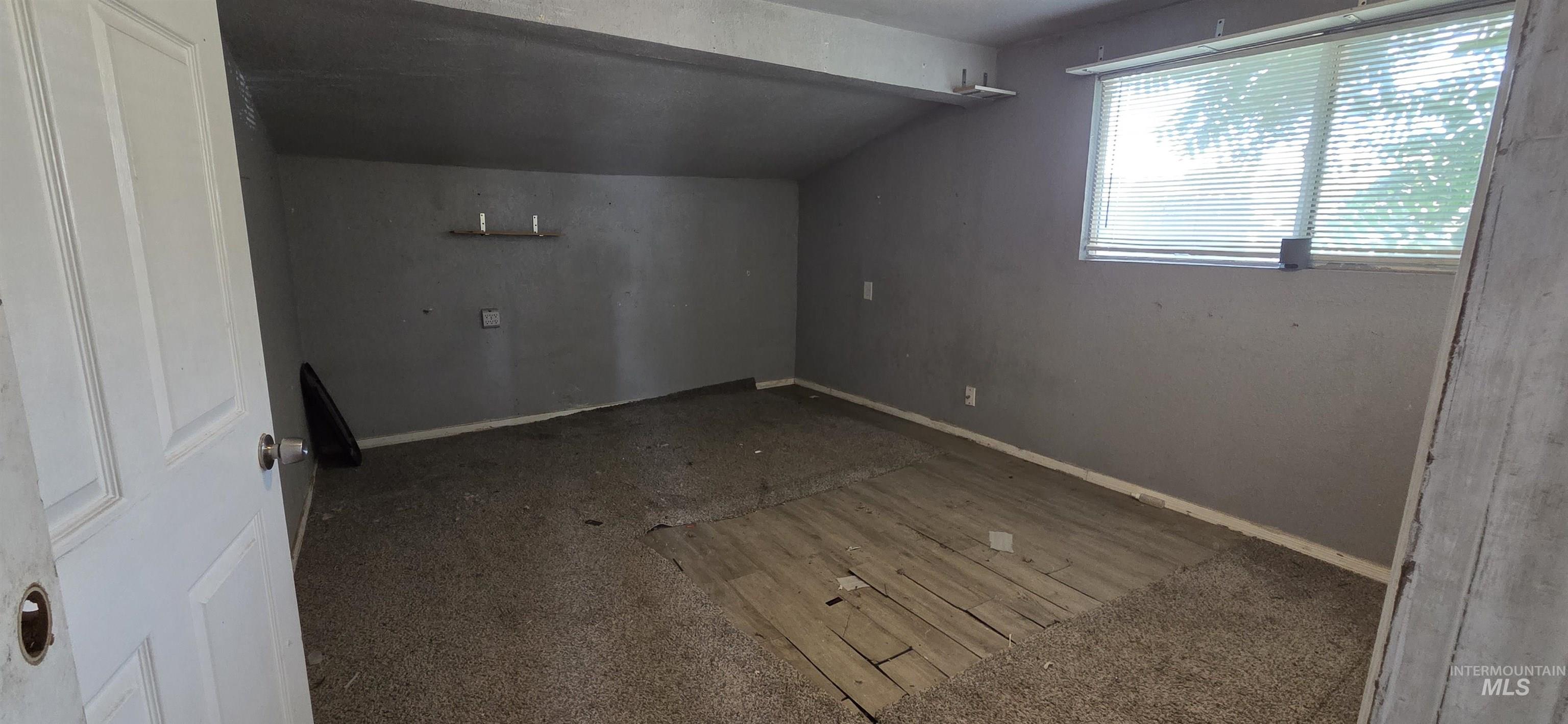 313 E Kearney St Property Photo 14