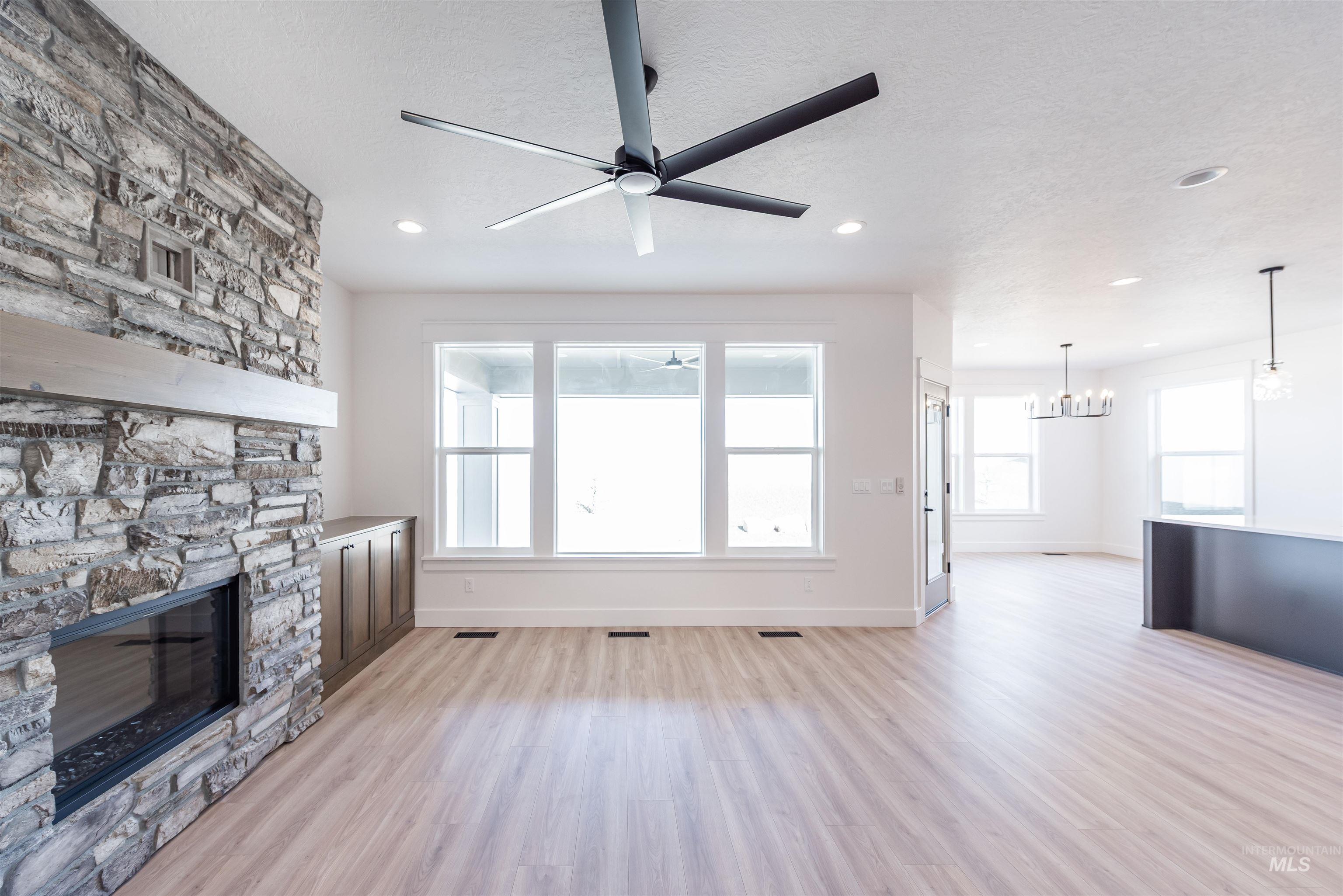 410 S Diesel Way Property Photo 6