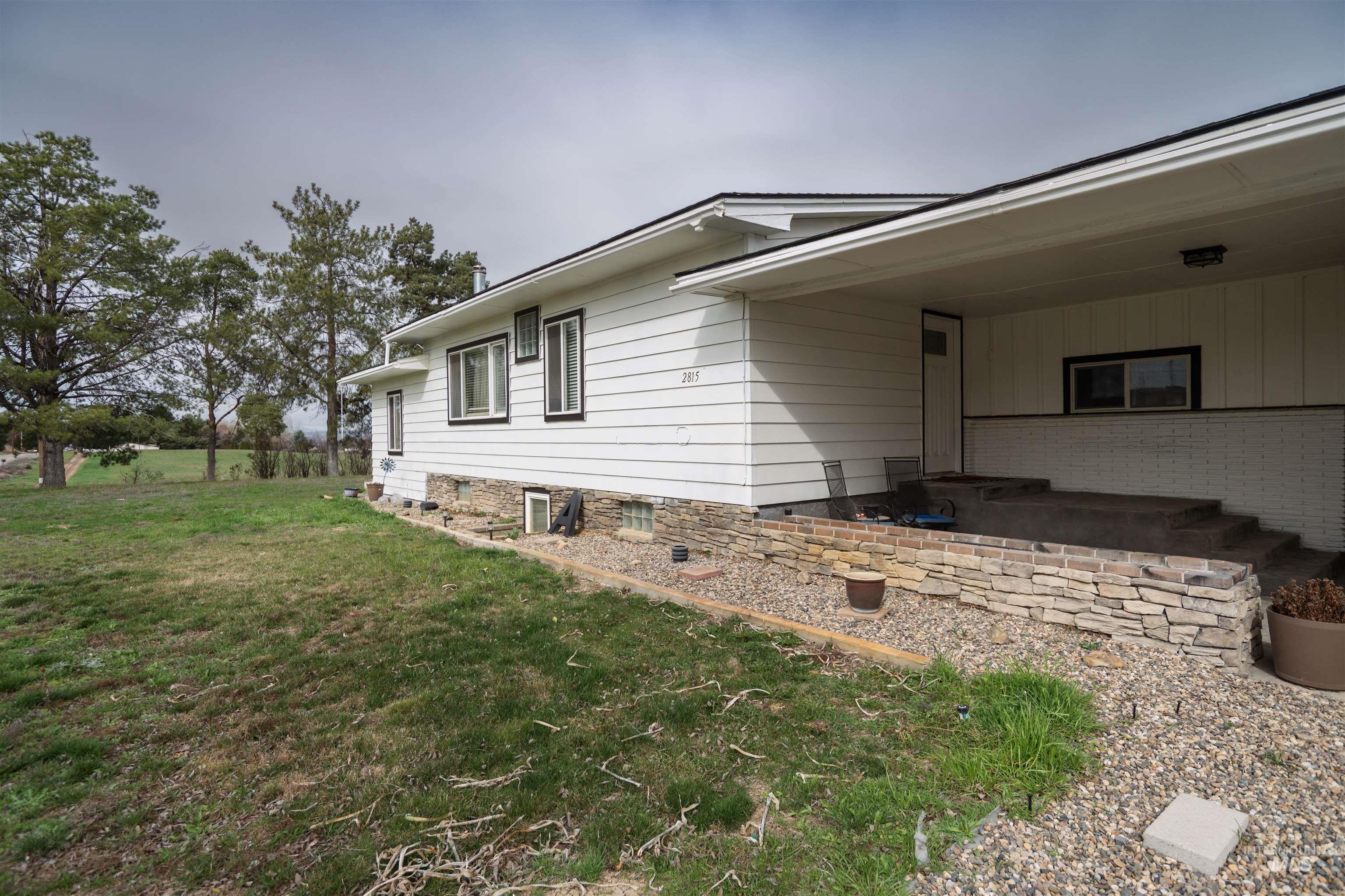 2815 Center Avenue Property Photo 1