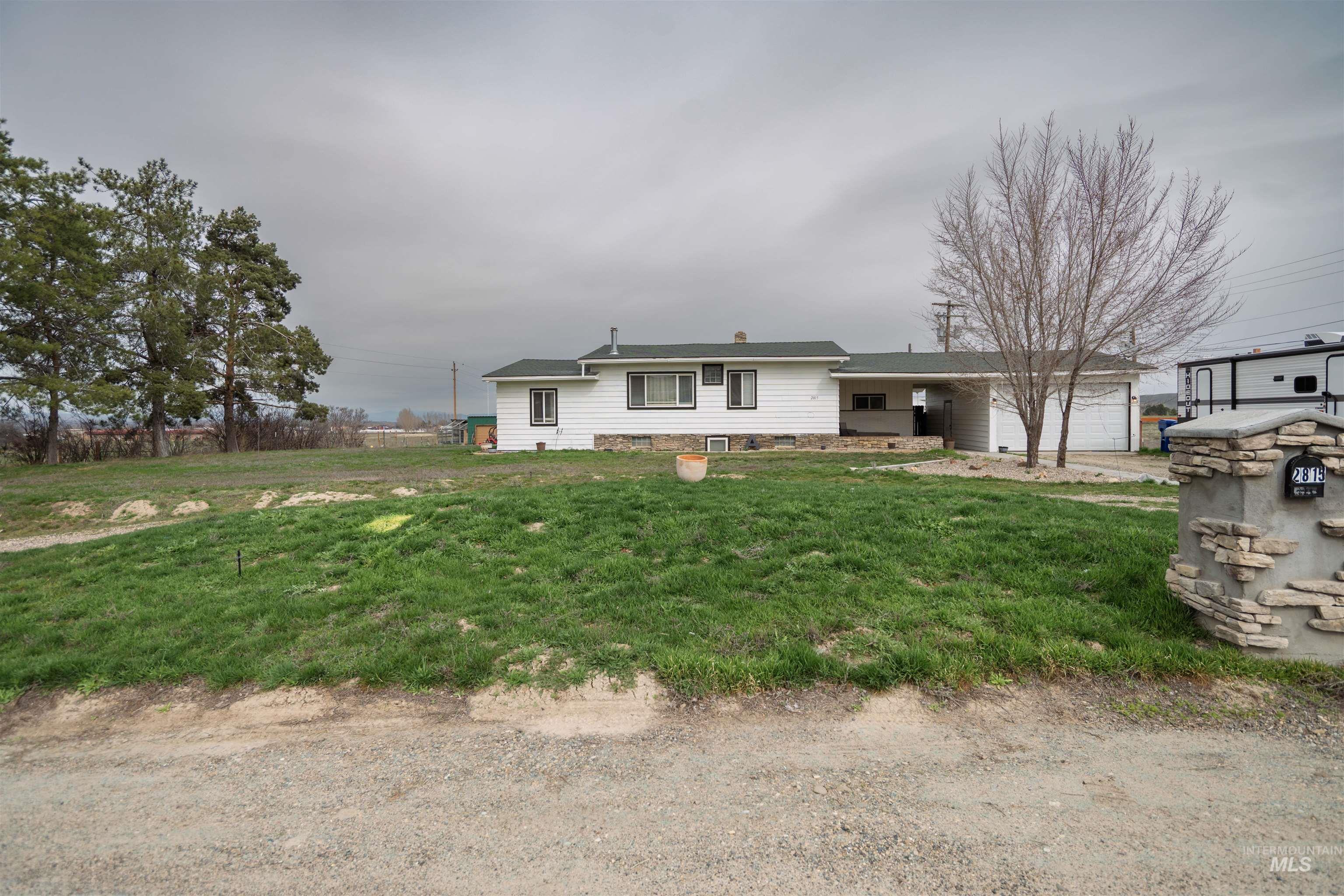 2815 Center Avenue Property Photo 2