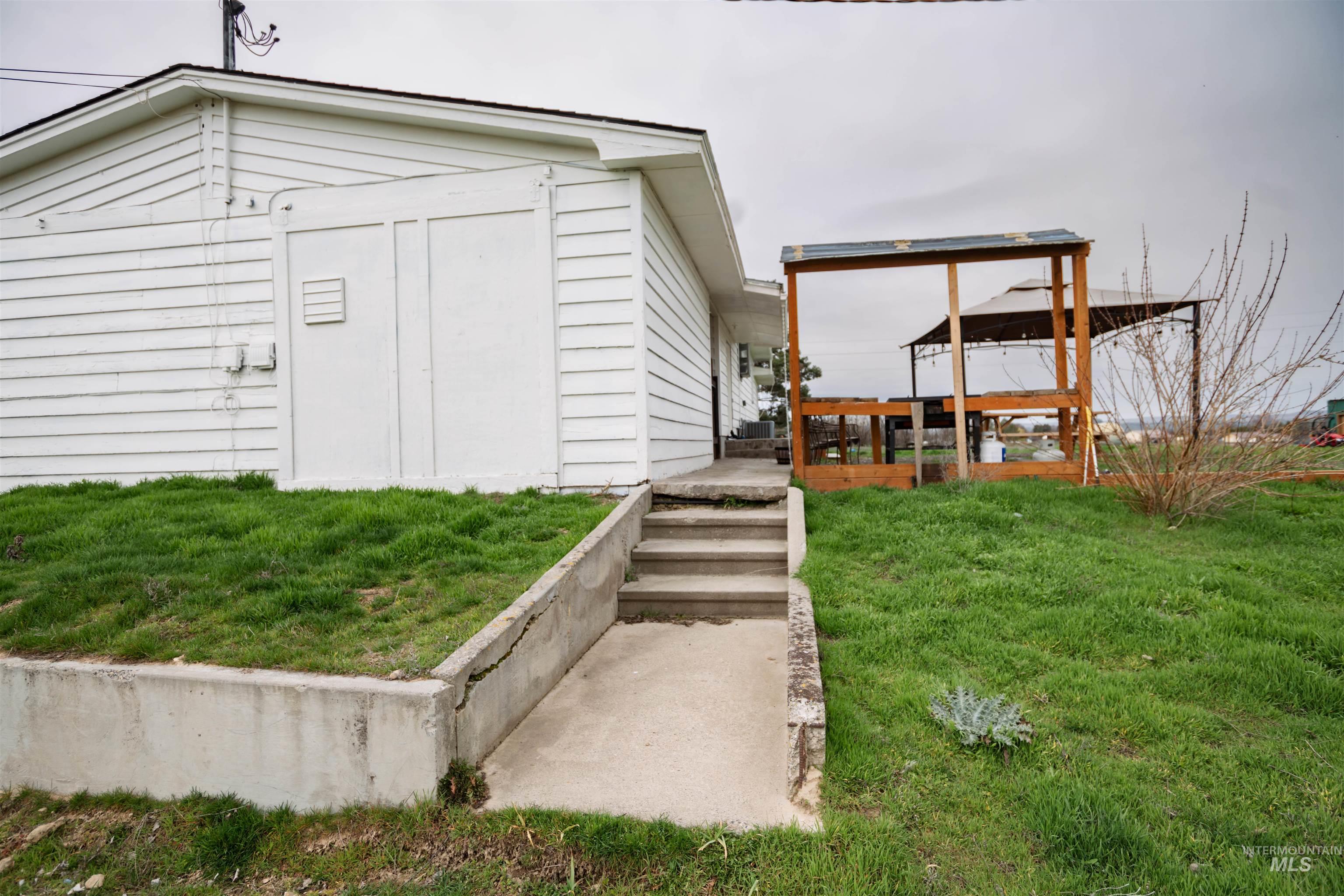 2815 Center Avenue Property Photo 4