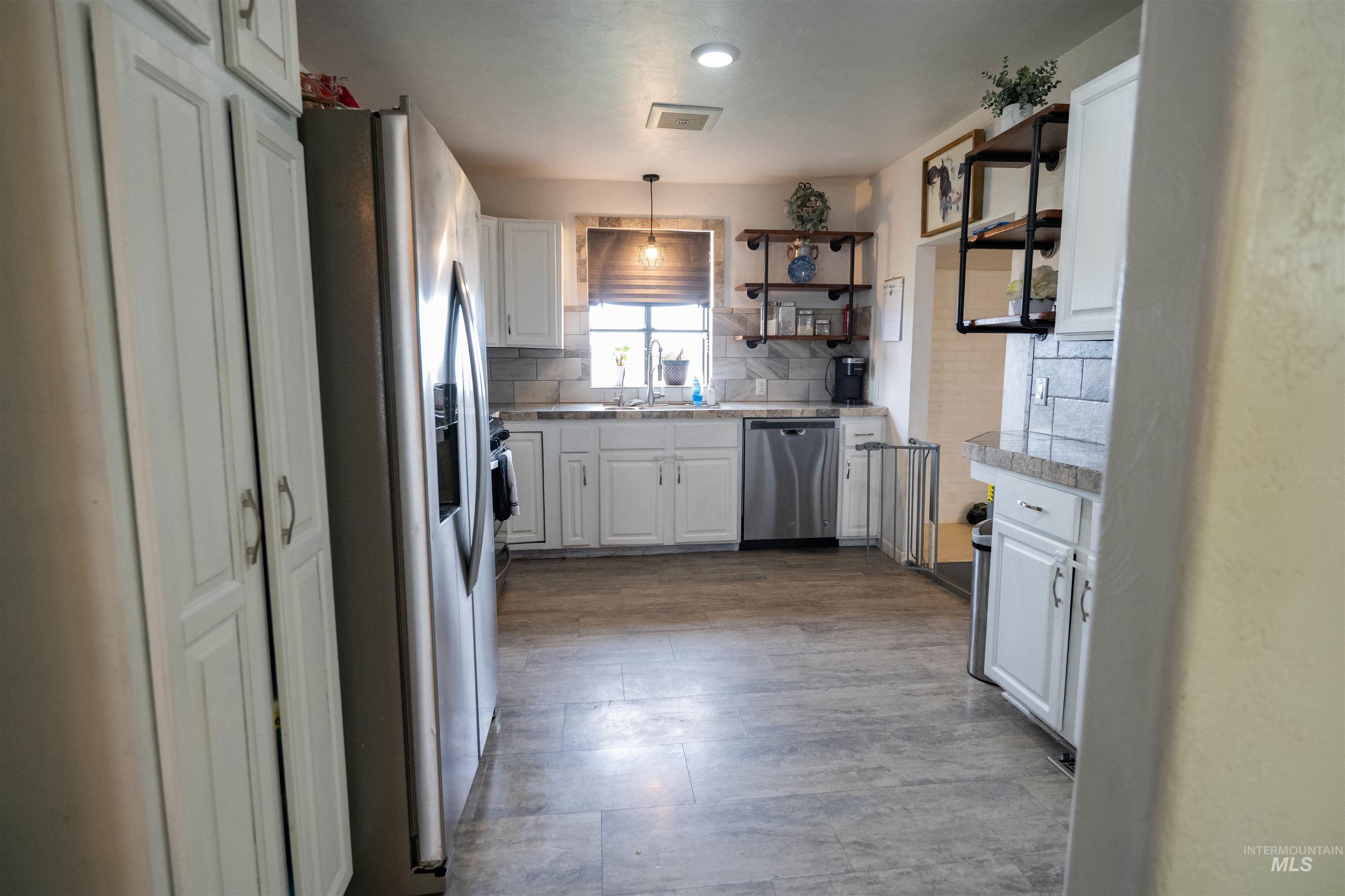 2815 Center Avenue Property Photo 6