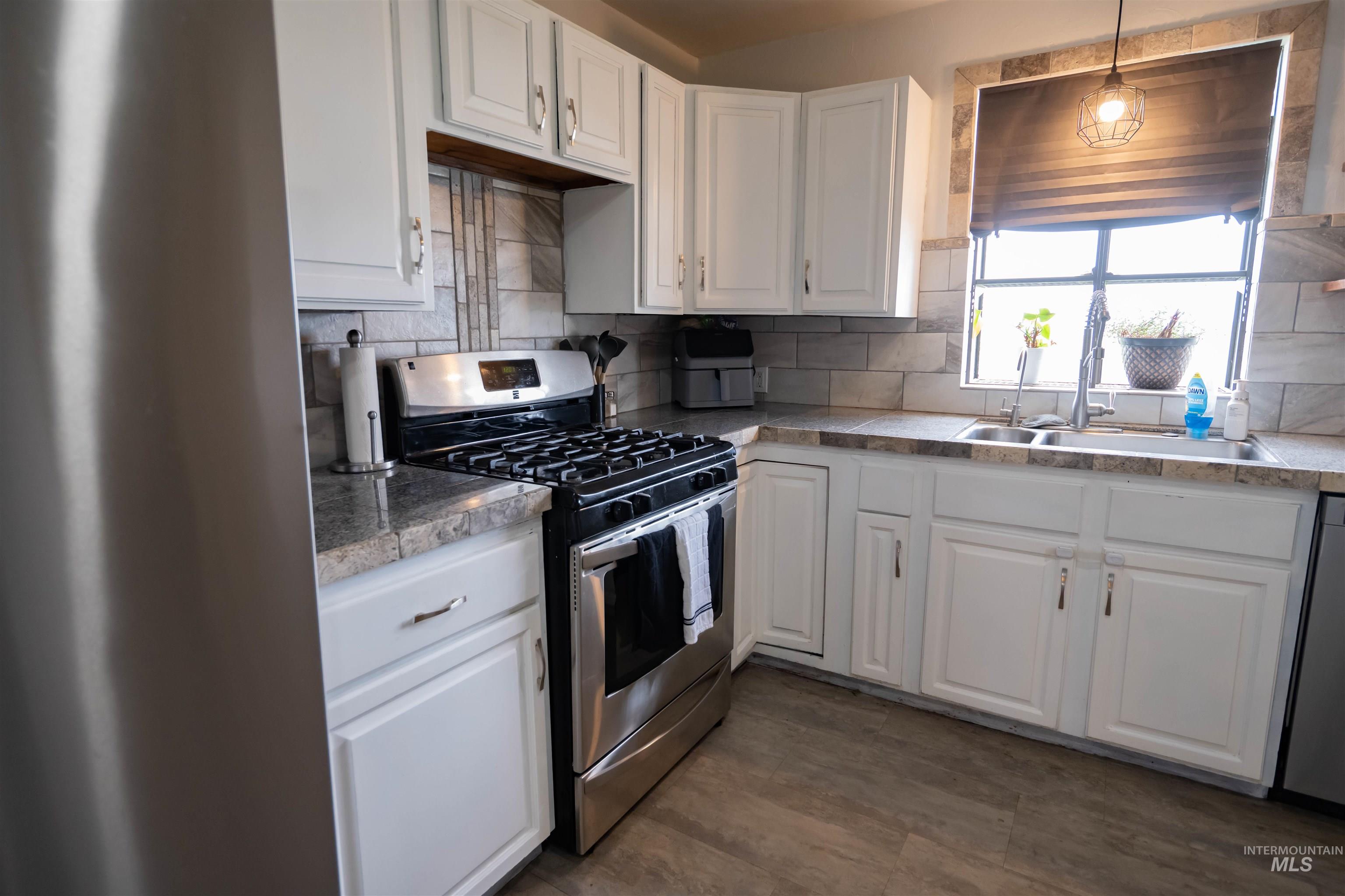 2815 Center Avenue Property Photo 7
