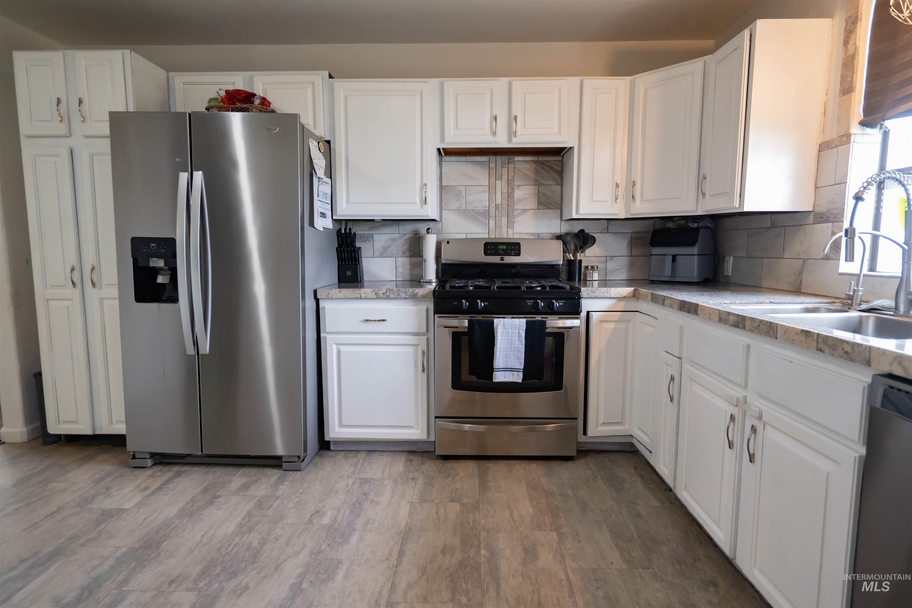 2815 Center Avenue Property Photo 8