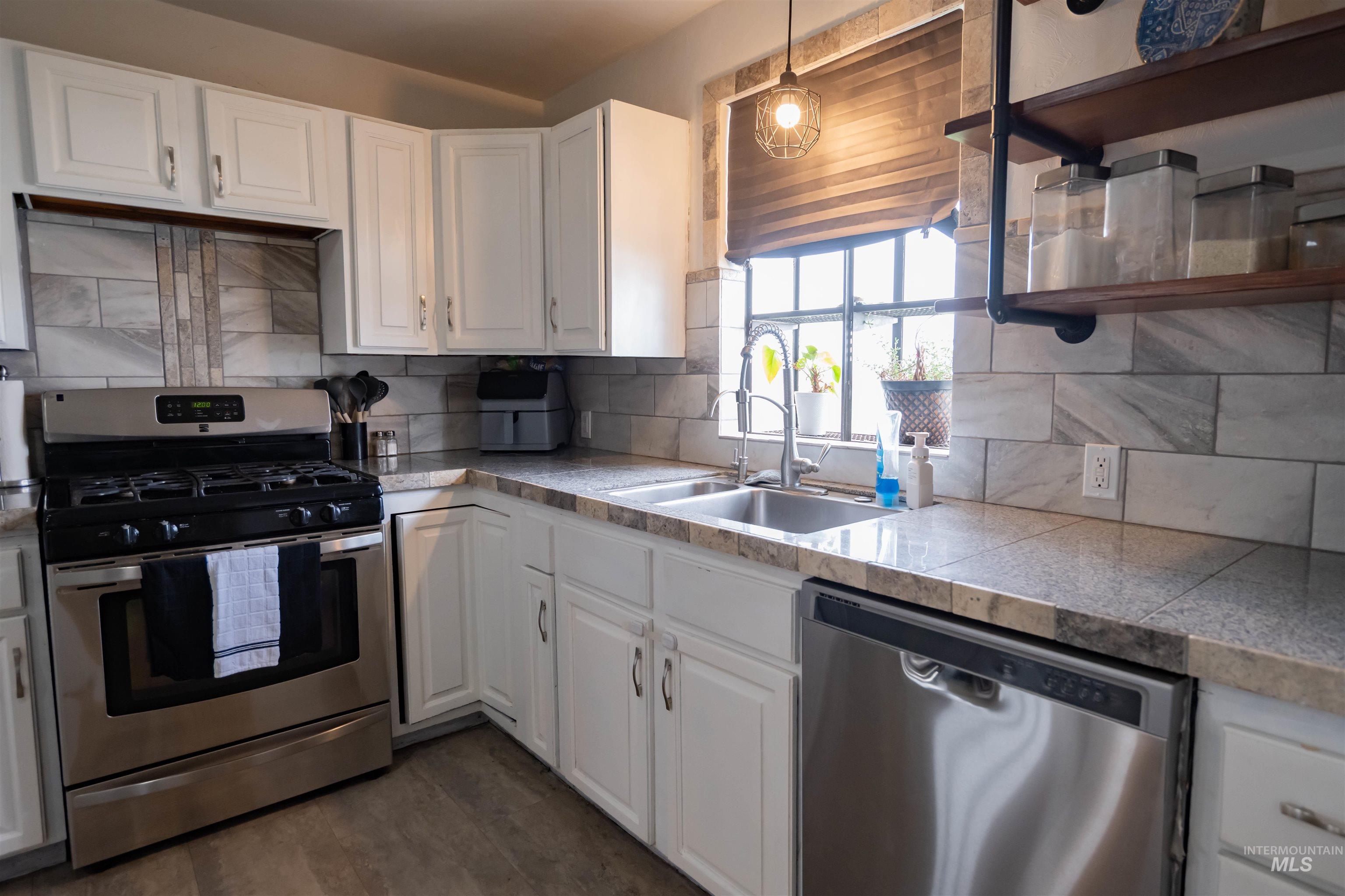 2815 Center Avenue Property Photo 9