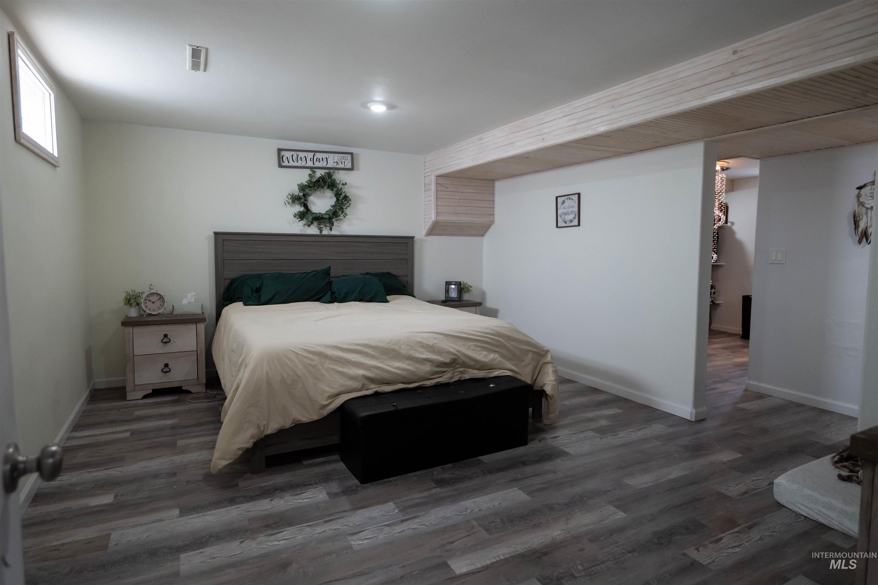 2815 Center Avenue Property Photo 14