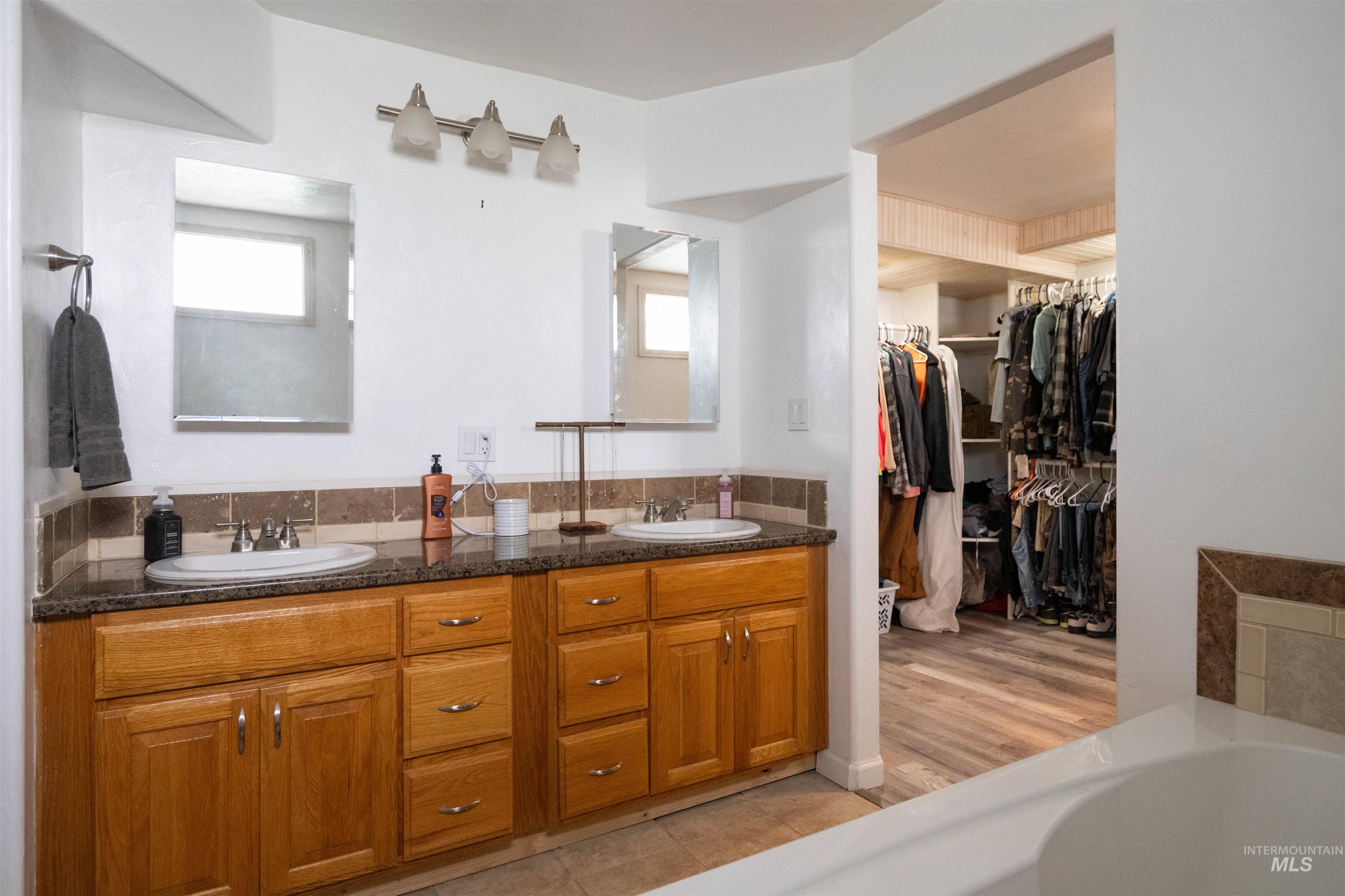 2815 Center Avenue Property Photo 19