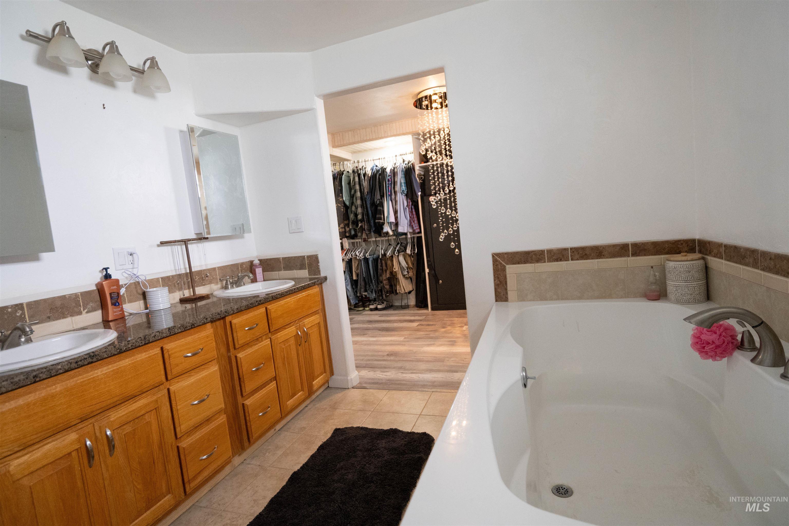2815 Center Avenue Property Photo 20