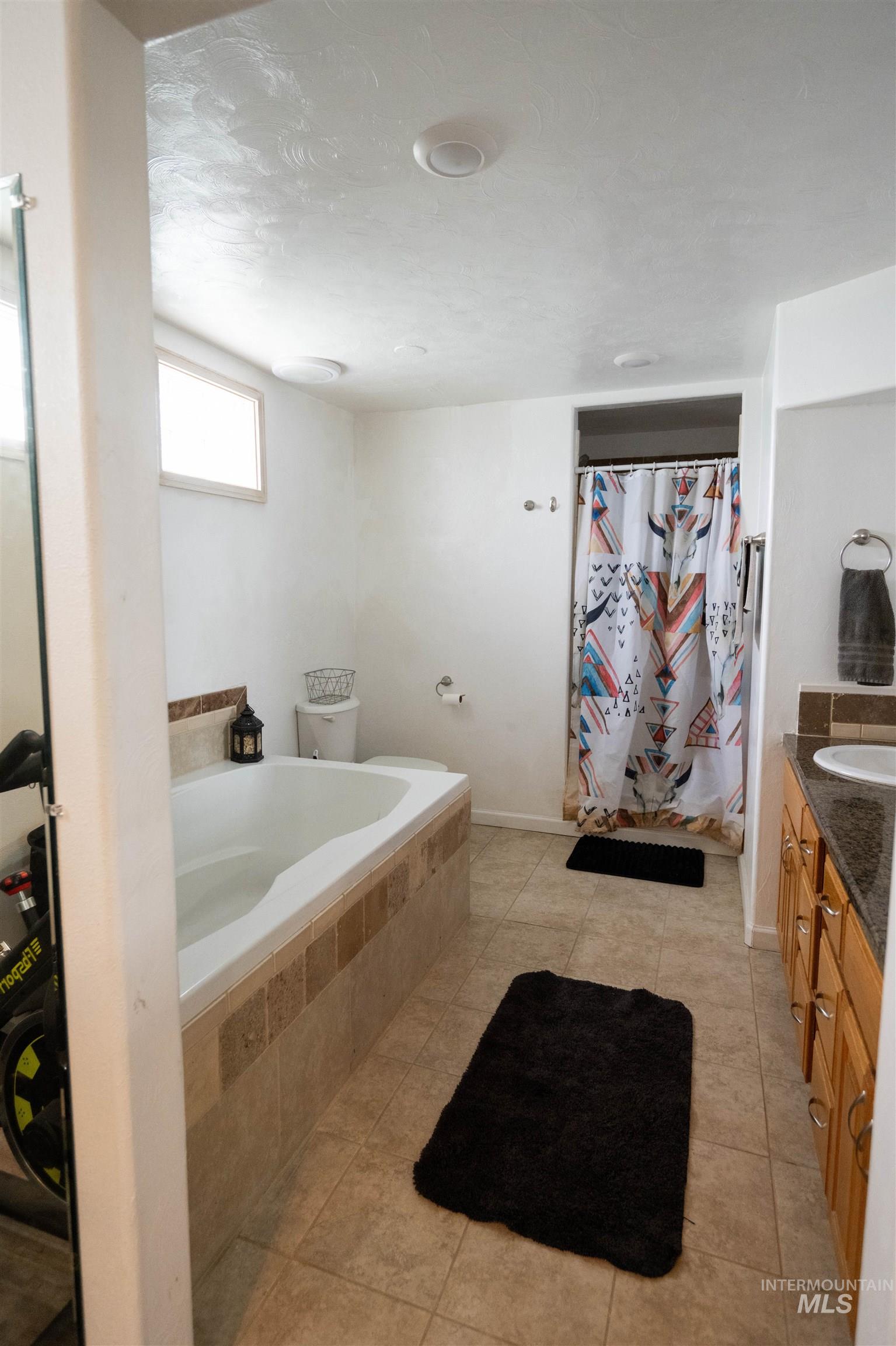 2815 Center Avenue Property Photo 21